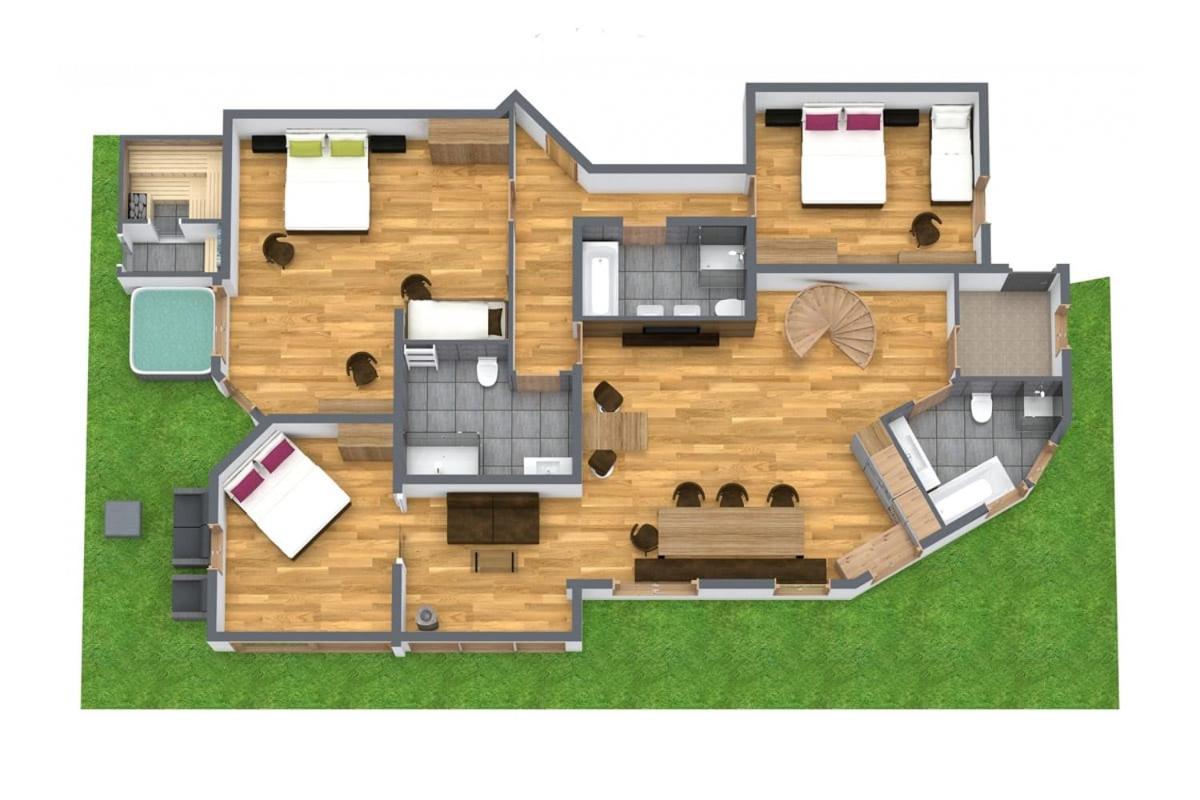 Five-Bedroom House photo 3
