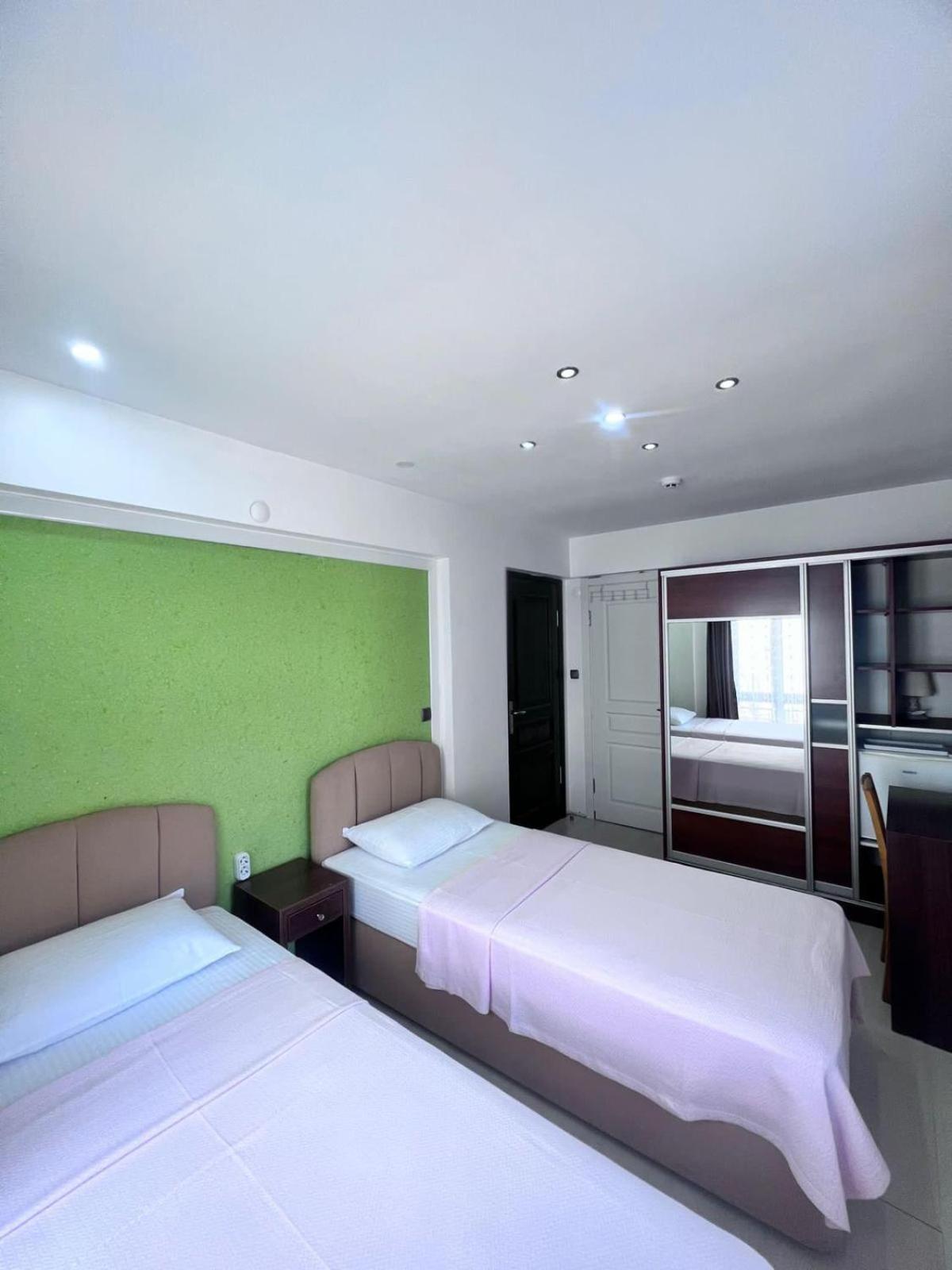 Double or Twin Room with Private Bathroom photo 2
