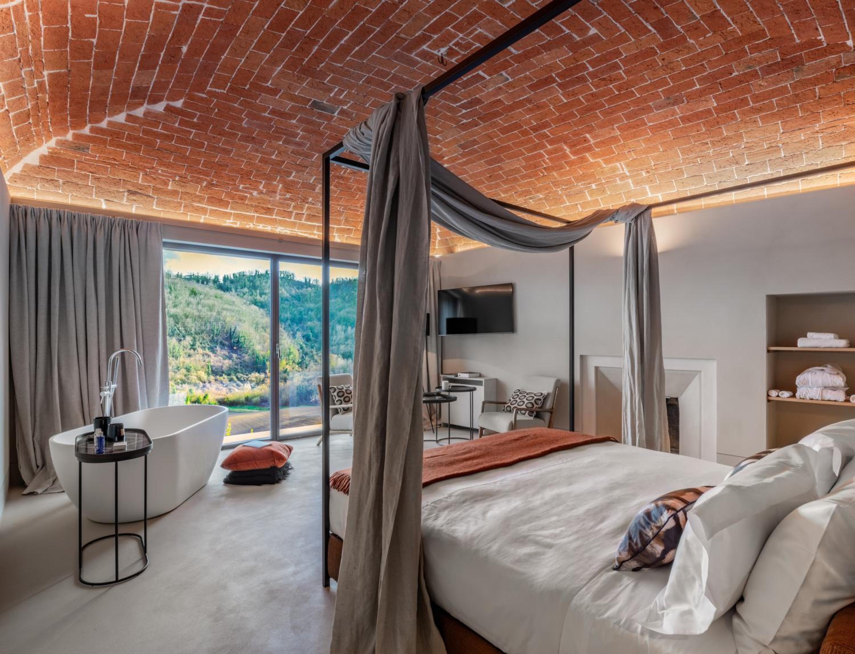 King Suite with Pool View photo 2