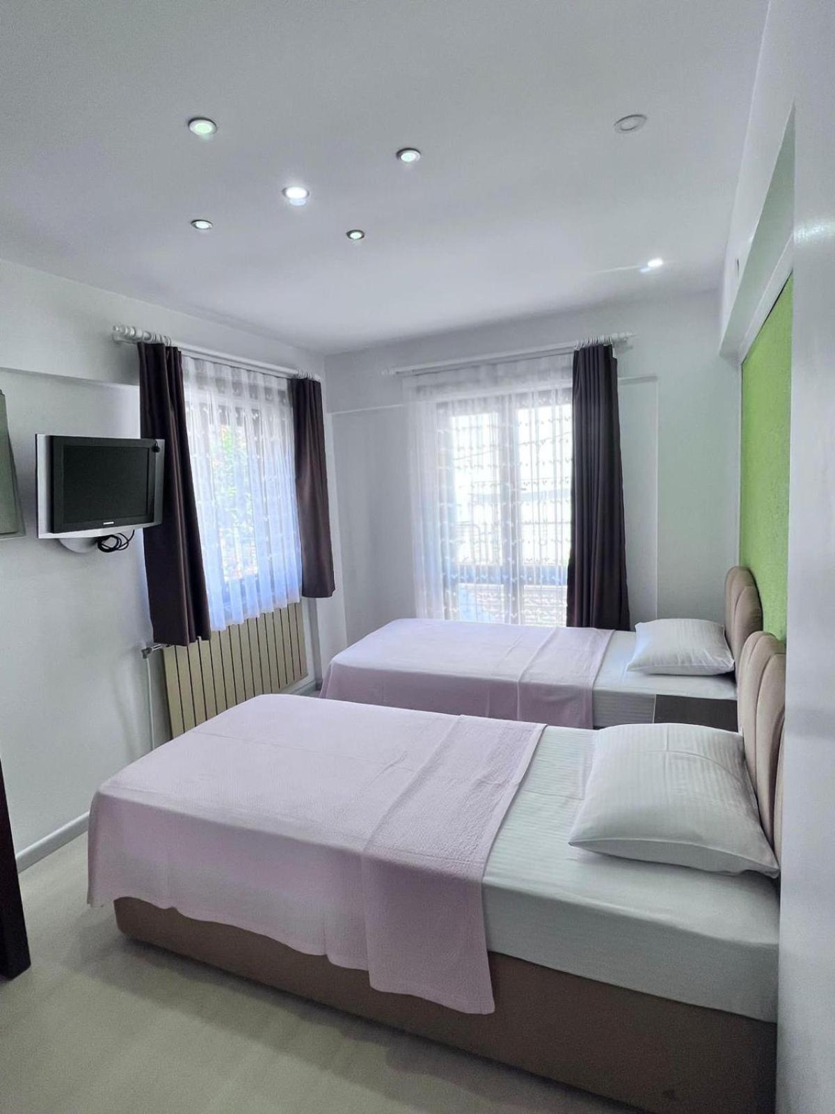 Double or Twin Room with Private Bathroom photo 1