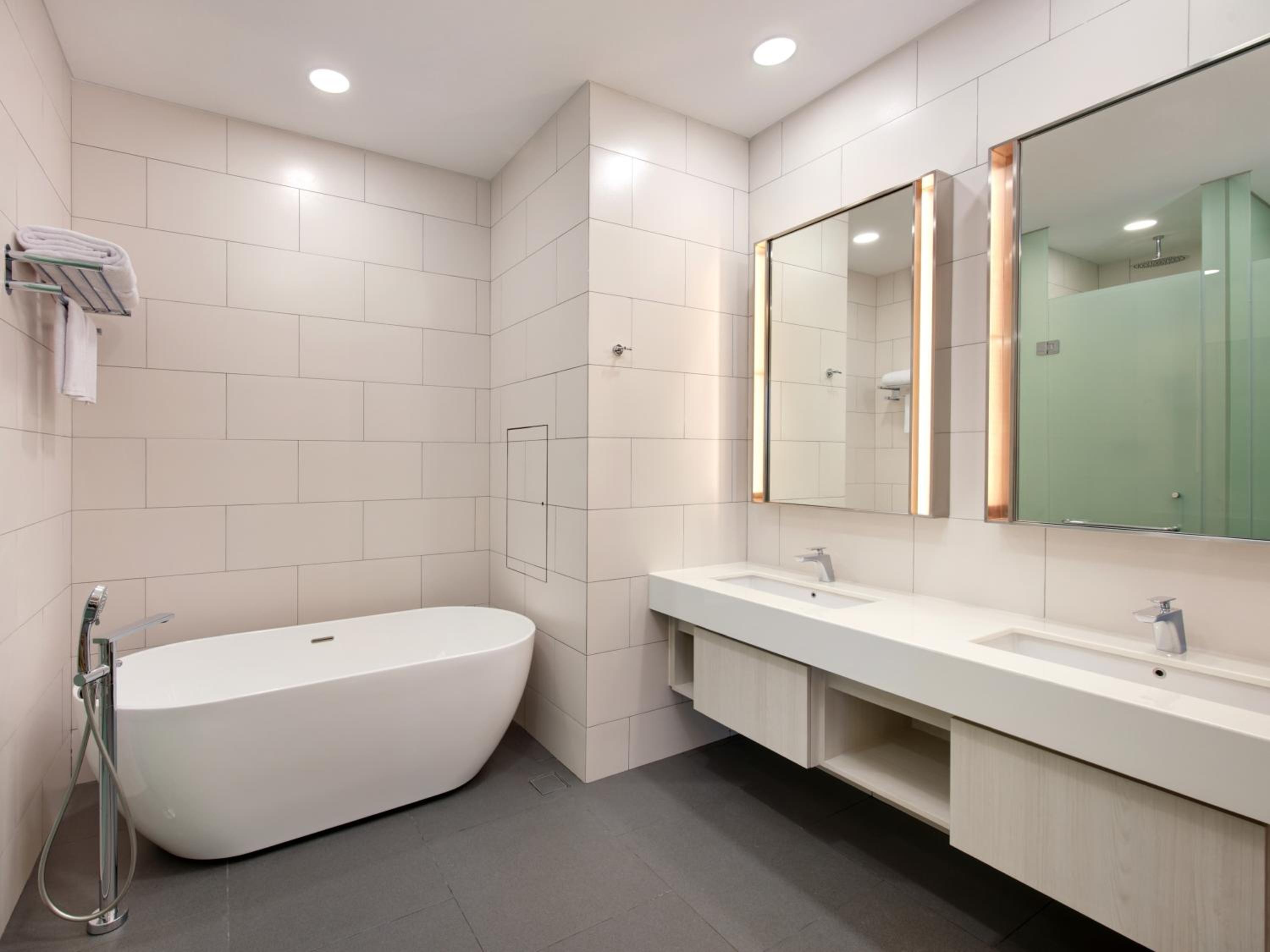 Junior King Suite - Photo 2