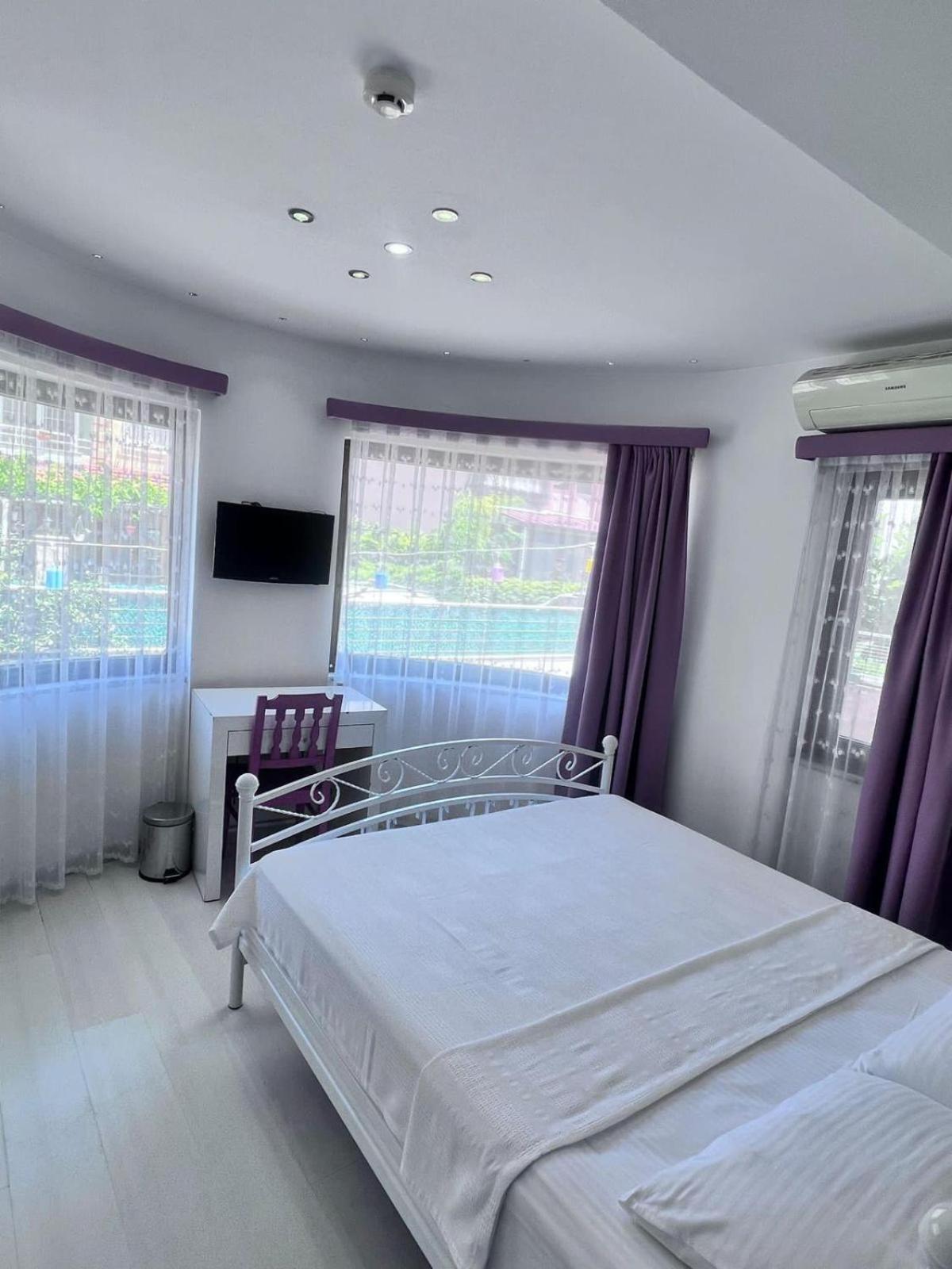 Double Room with Private Bathroom photo 2