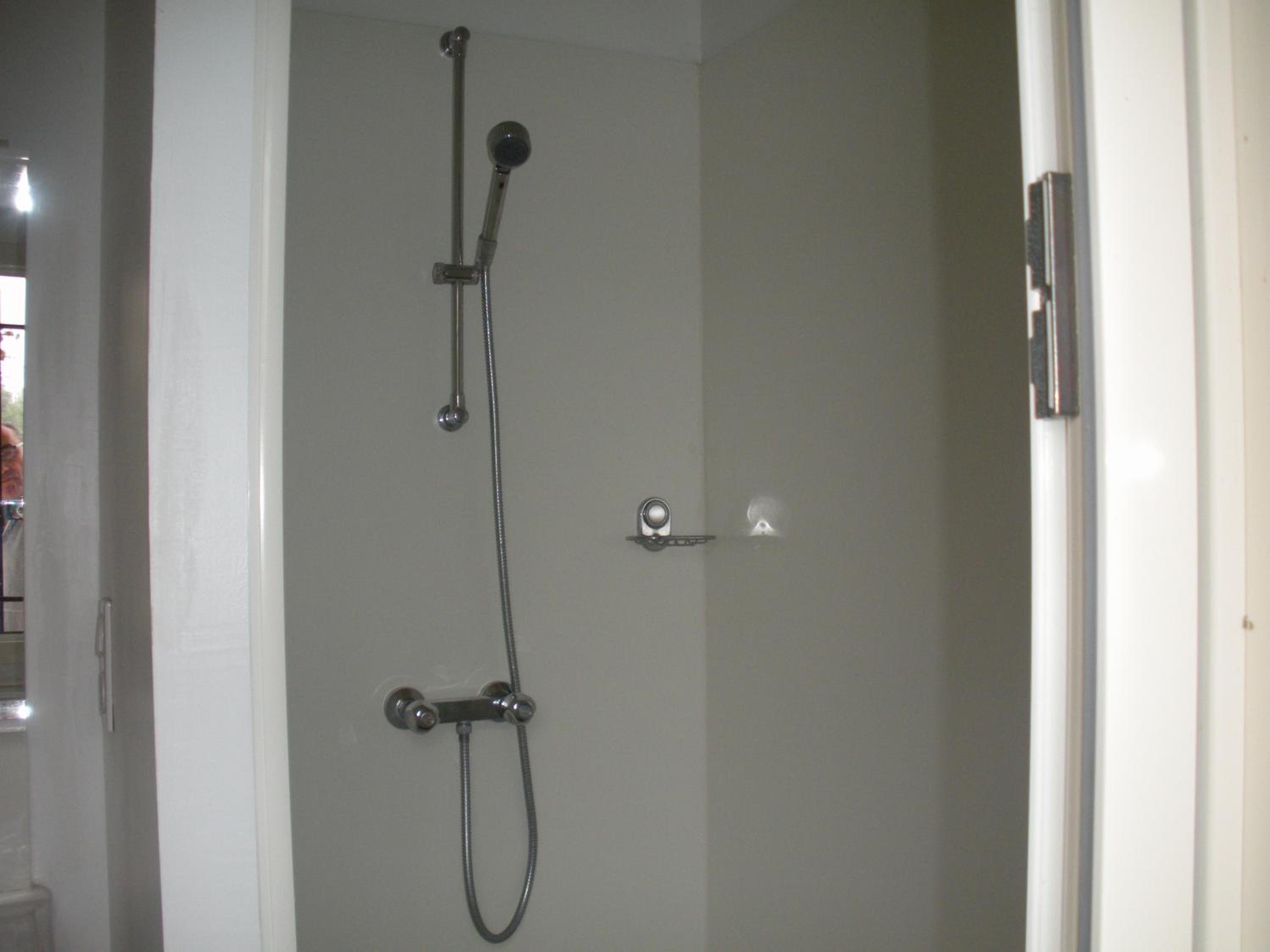 Two-Bedroom House - Photo 5