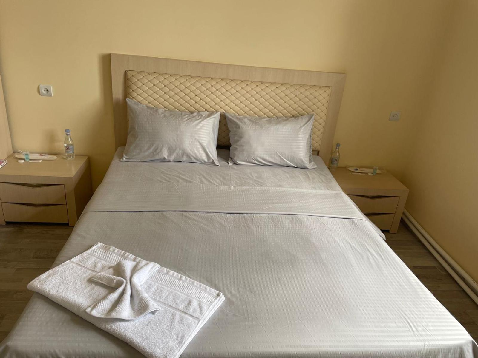 Double Room with Shared Bathroom photo 3