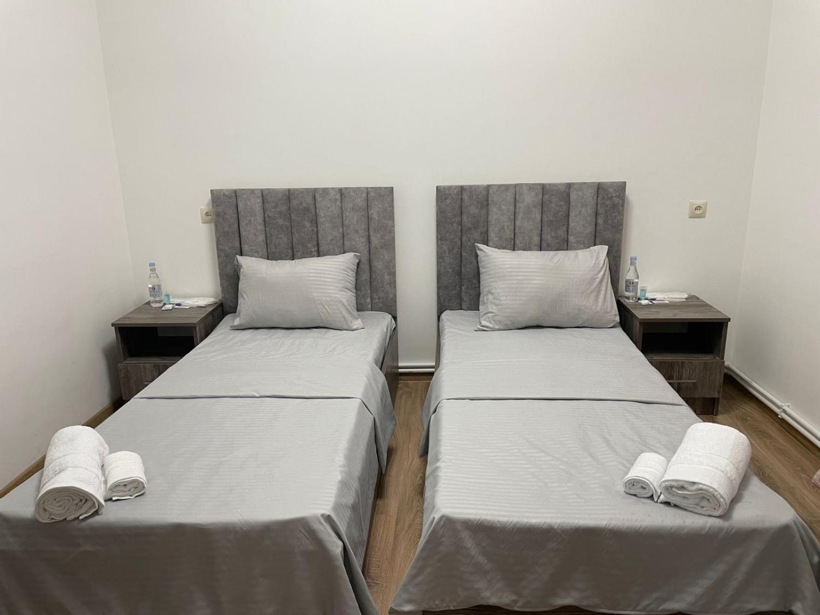 Standard Twin Room with Shared Bathroom photo 1