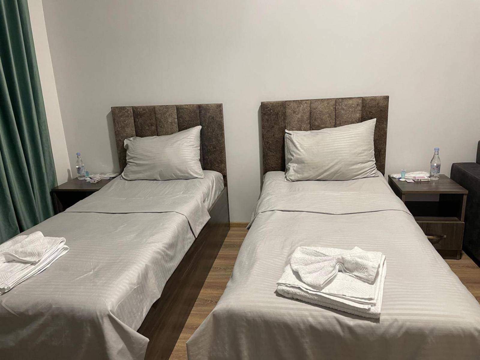 Standard Twin Room With Shared Bathroom photo 3