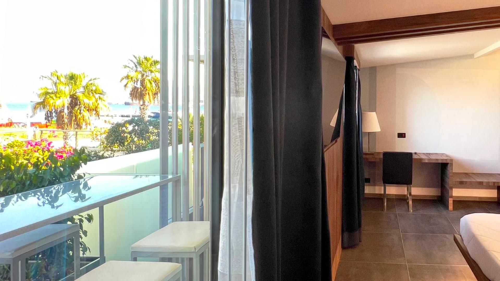 Suite with Sea View - Photo 8