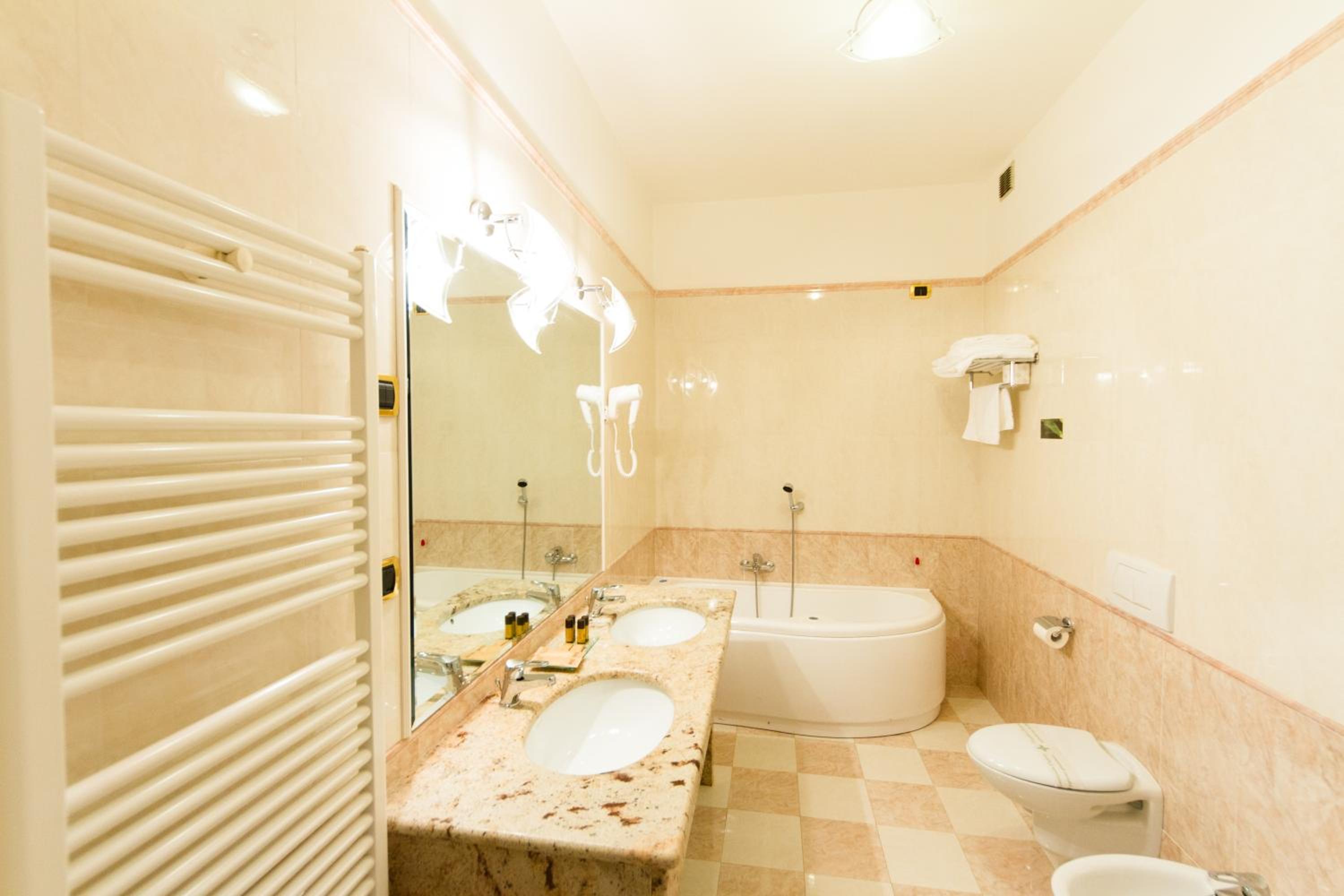 Suite - Photo 6