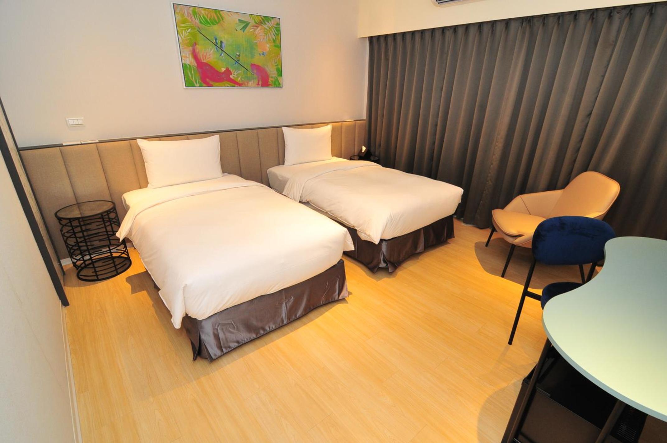 Standard Twin Room - Photo 2