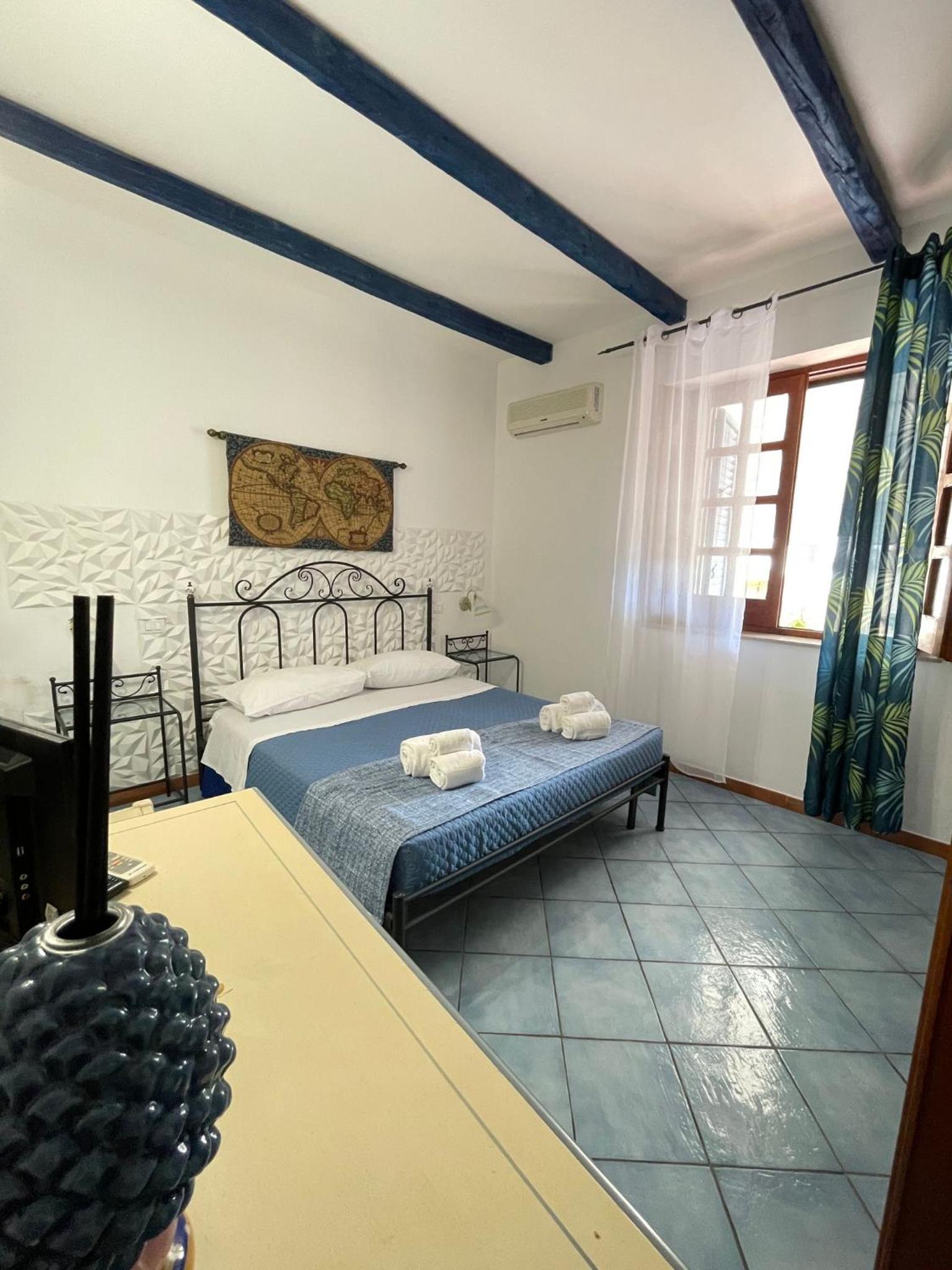 Double Room with Private Bathroom - Photo 1