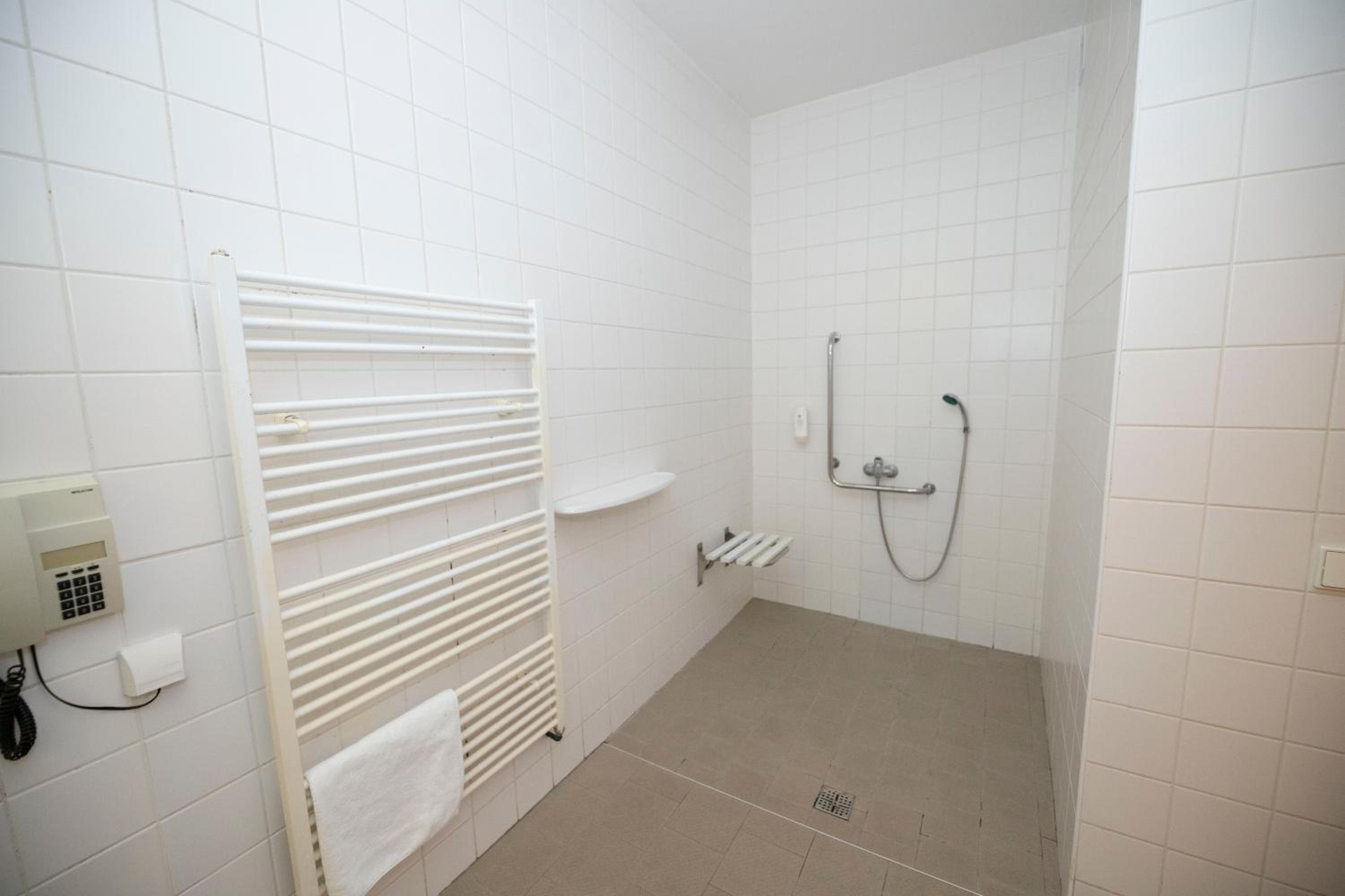 King Room - Disability Access photo 2