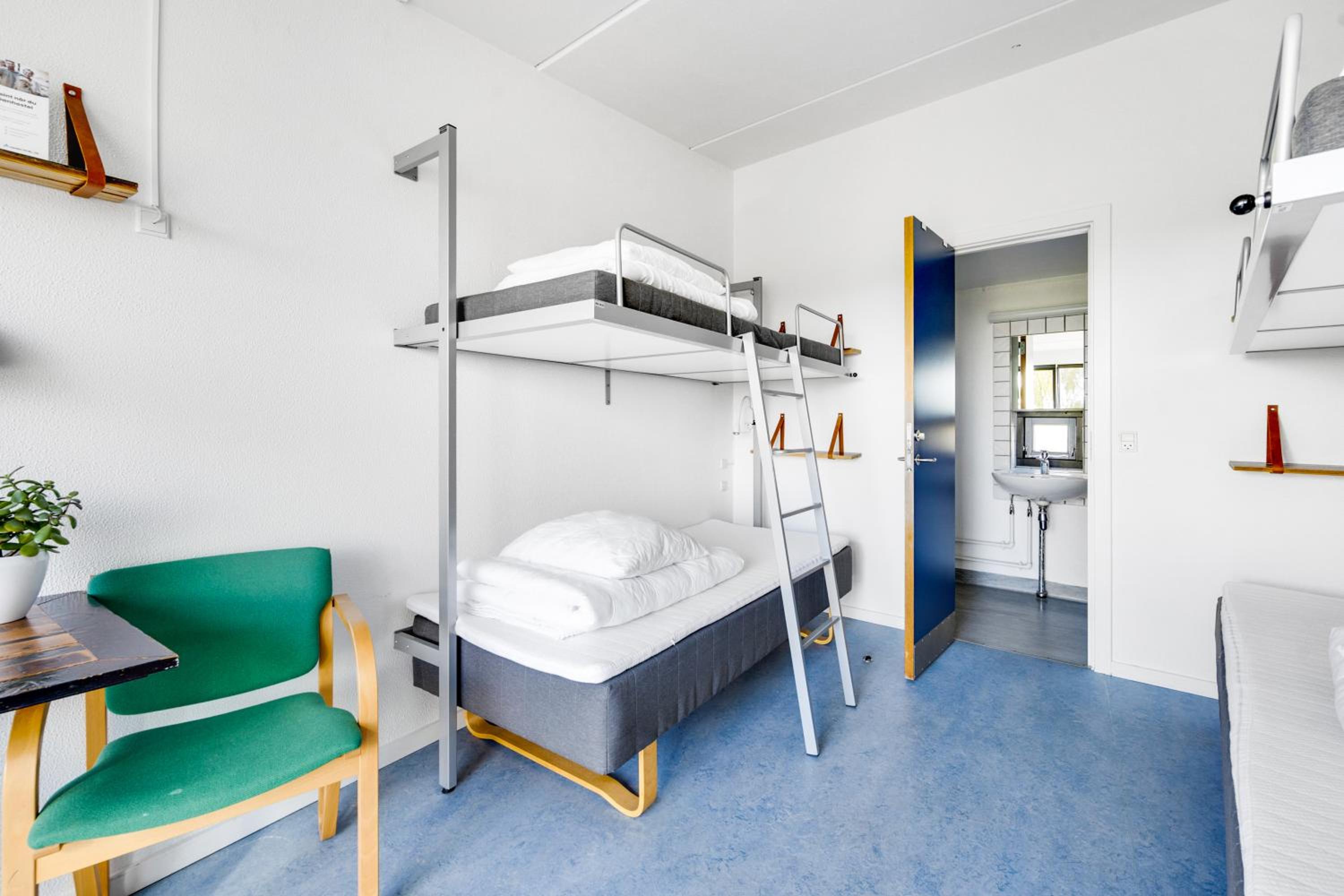 Quadruple Room with Private Bathroom - Photo 3