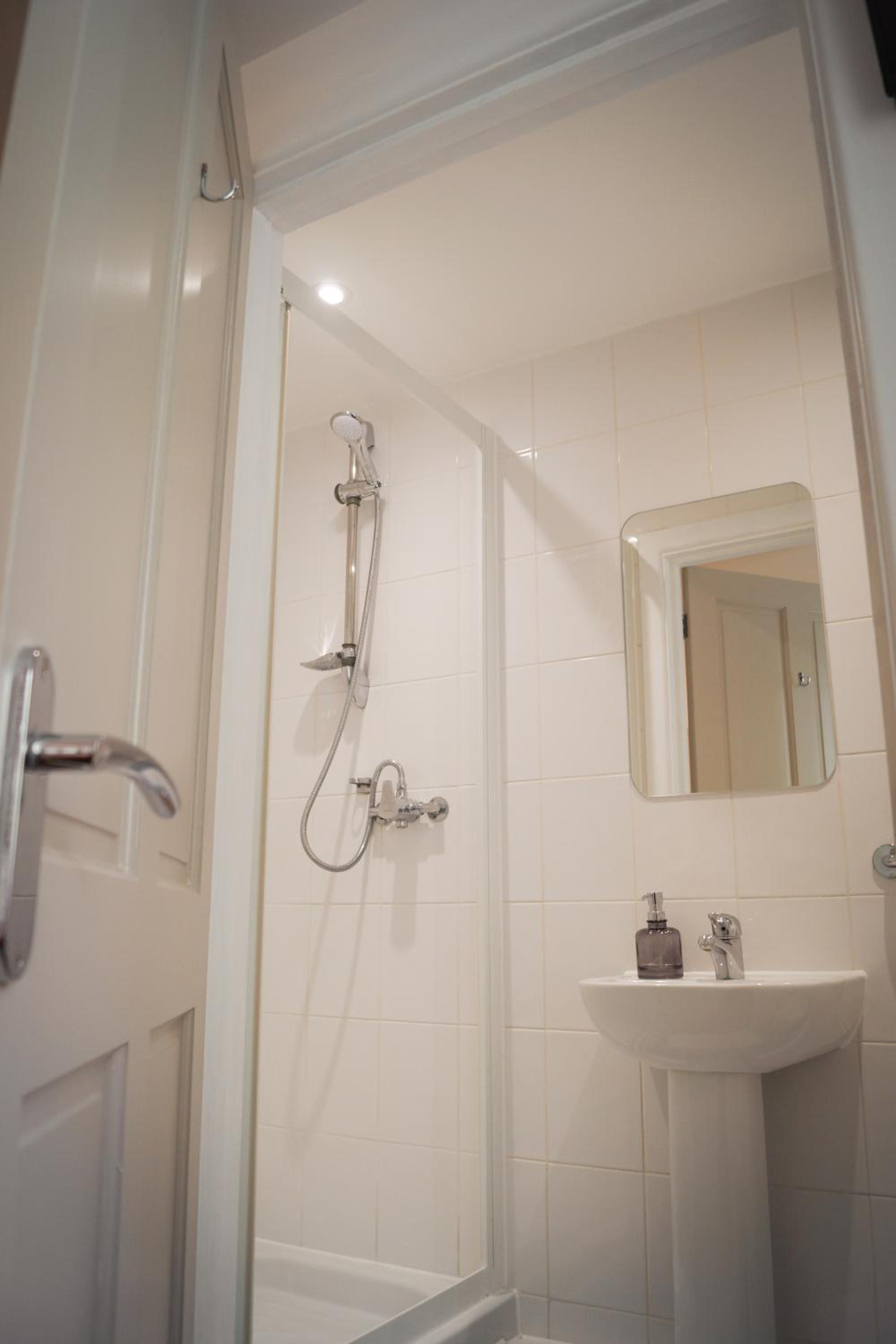Double Room - Photo 5