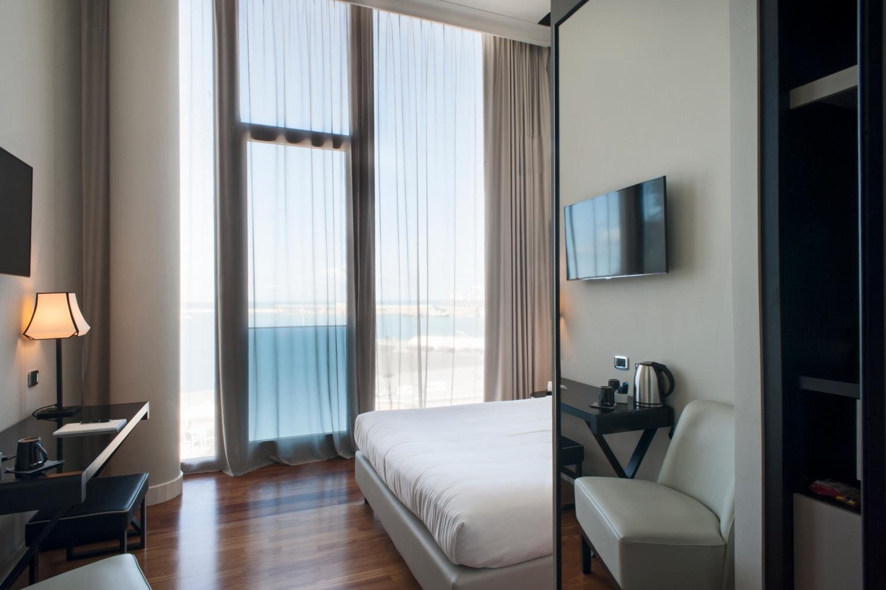 Double Room with Sea View and Spa Package photo 1