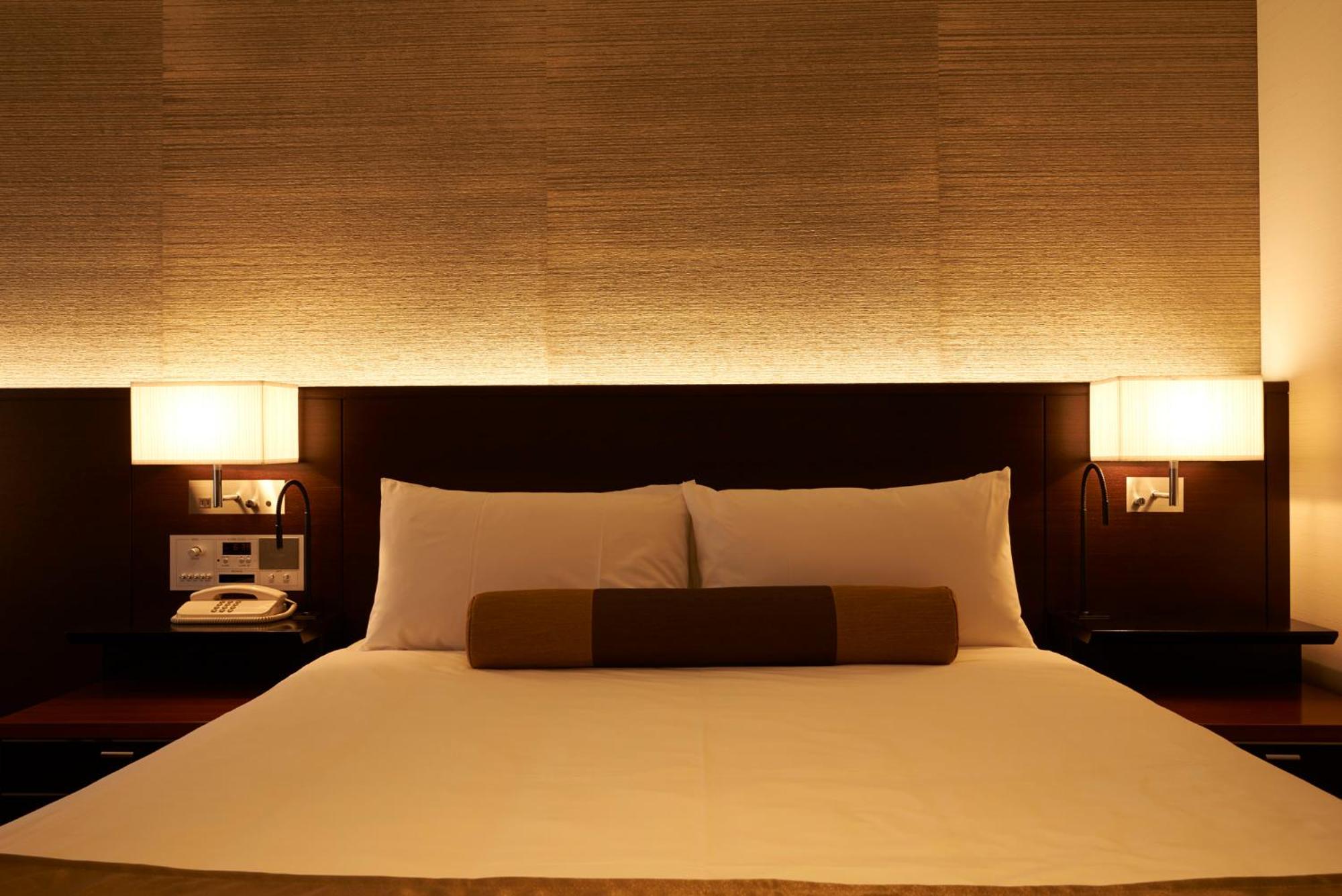 Plaza Luxe Double Room – Non-Smoking Plaza Luxe Double Room – Non-Smoking