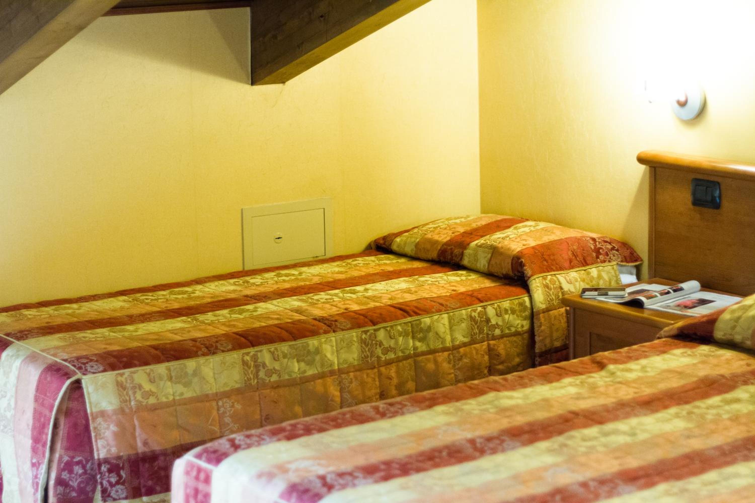 Standard Quadruple Room - Photo 8