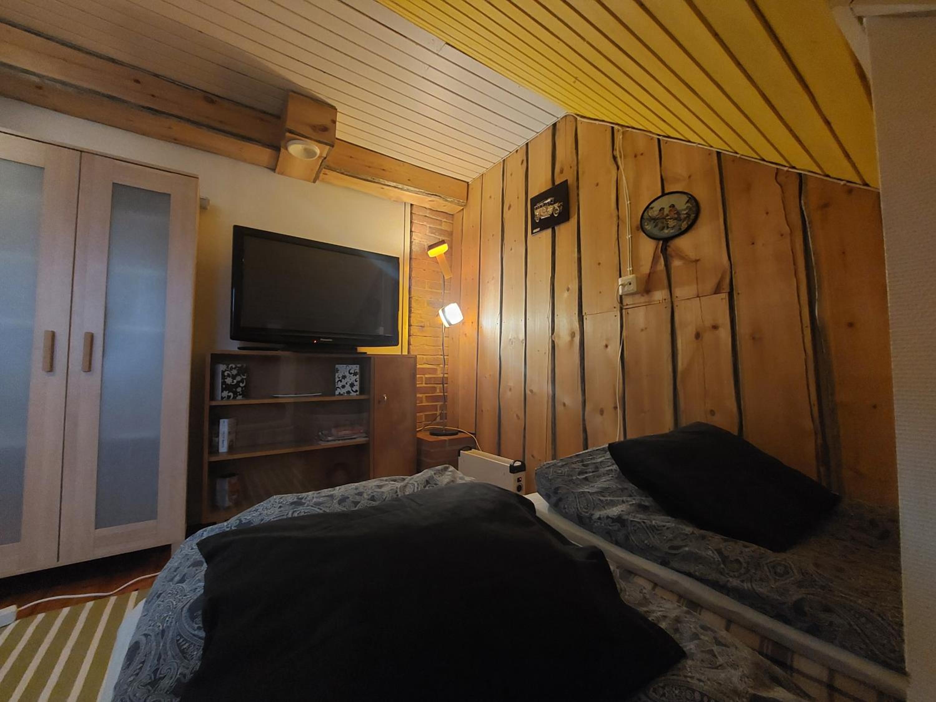 Double or Twin Room with Lake View 304 - Photo 8