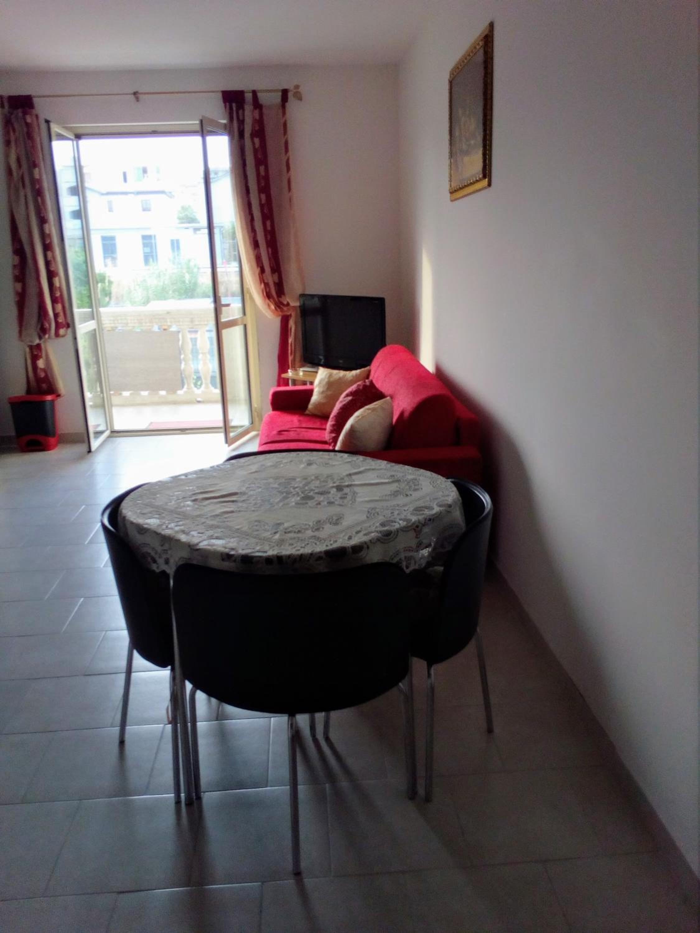 Apartment photo 2
