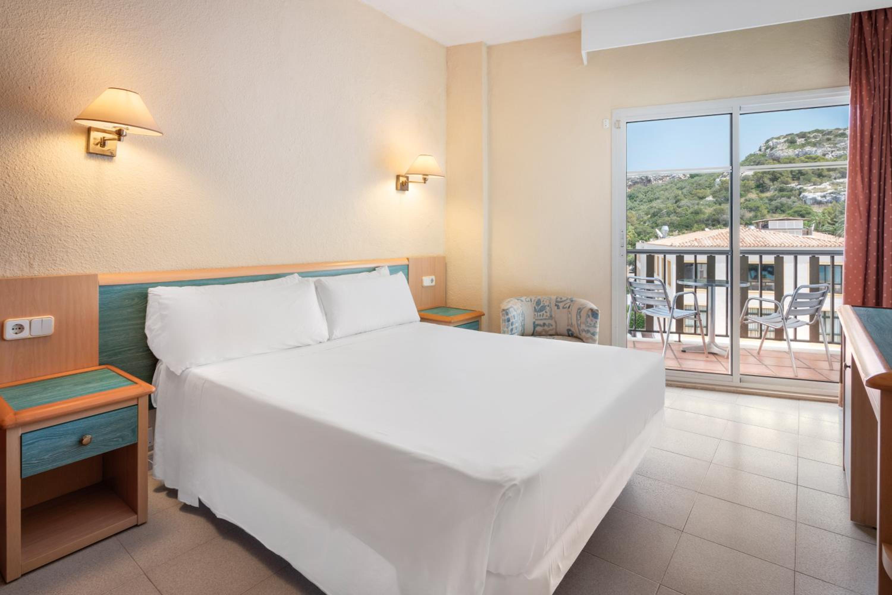 Standard Double Room with Sea View (2 Adults + 2 Children) photo 3