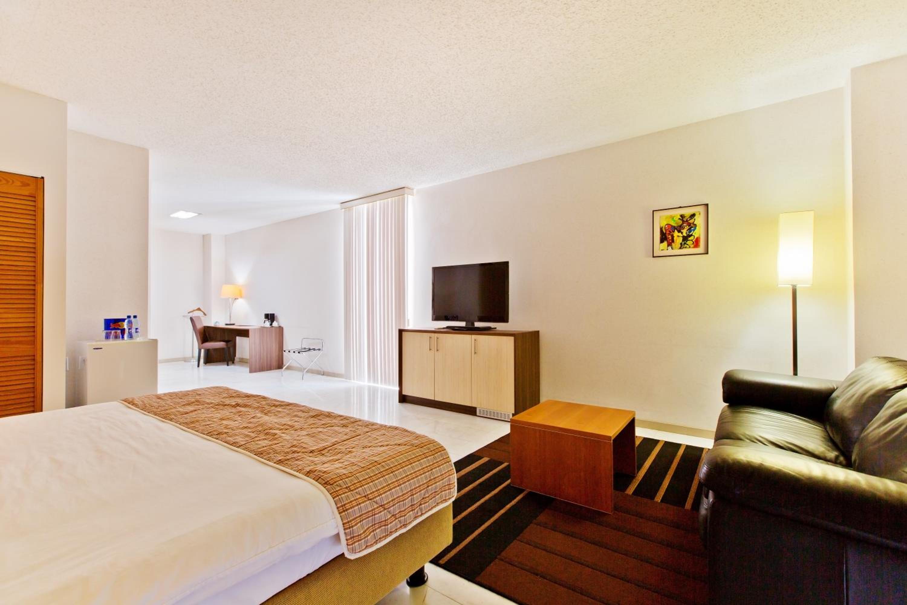 Deluxe King Room photo 3
