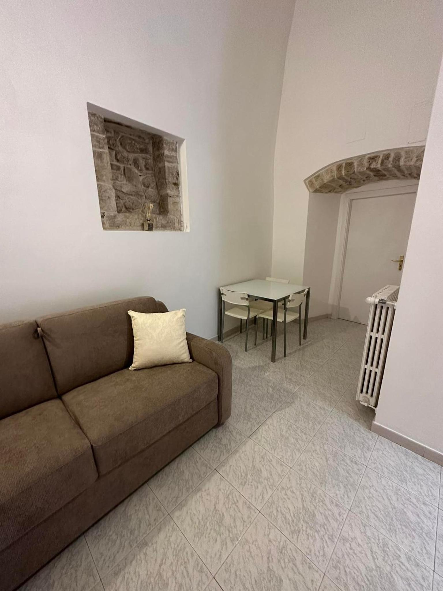 One-Bedroom Apartment photo 1