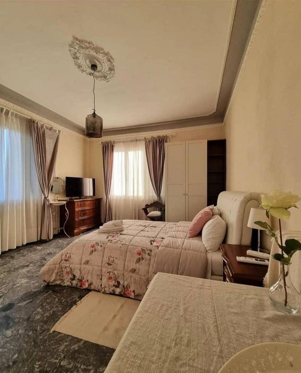 Quadruple Room with Private External Bathroom