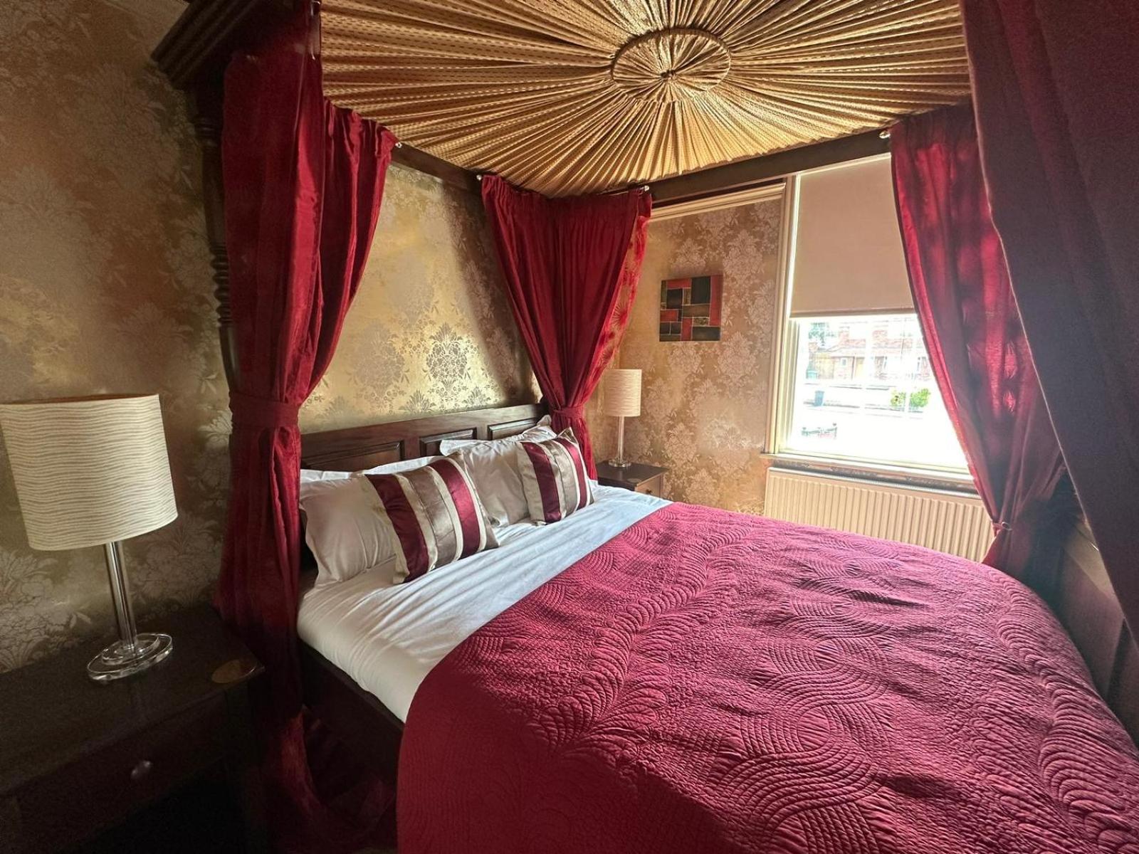 Deluxe King Room - Photo 1