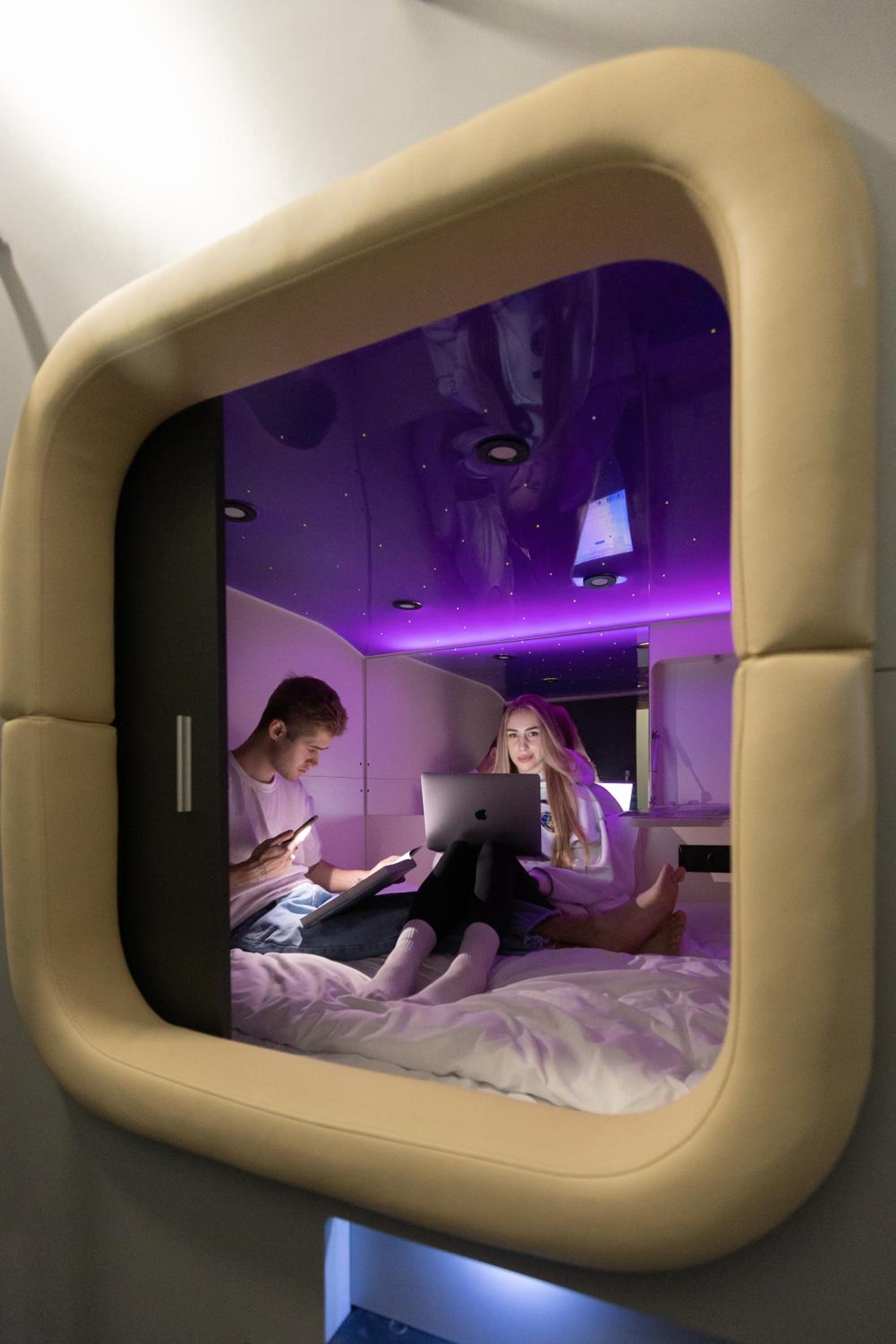 Double Bed Capsule