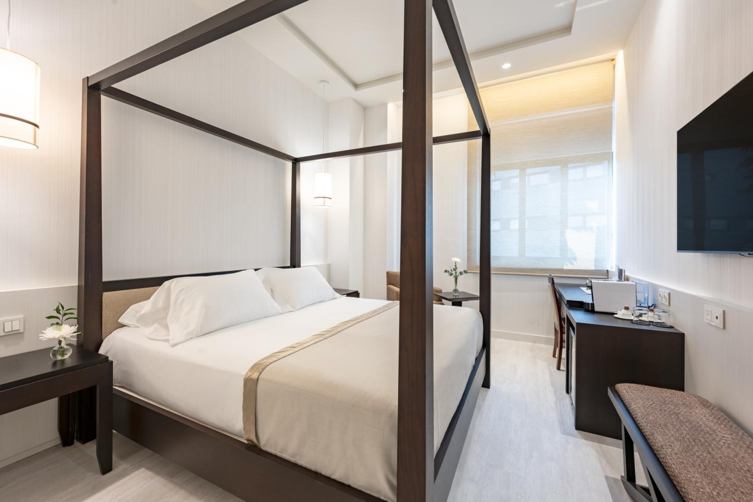 Deluxe Double Room - Photo 7