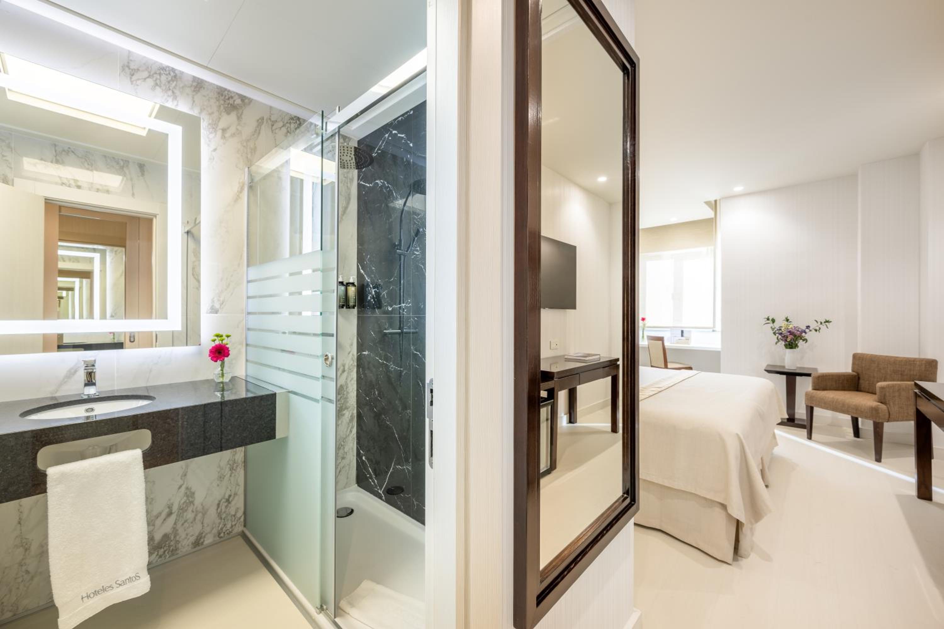 Executive Room - Photo 21