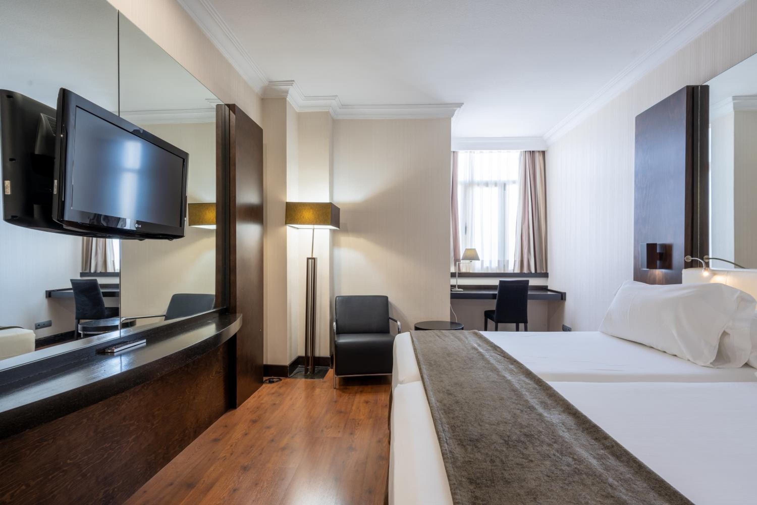 Double or Twin Room - Photo 11