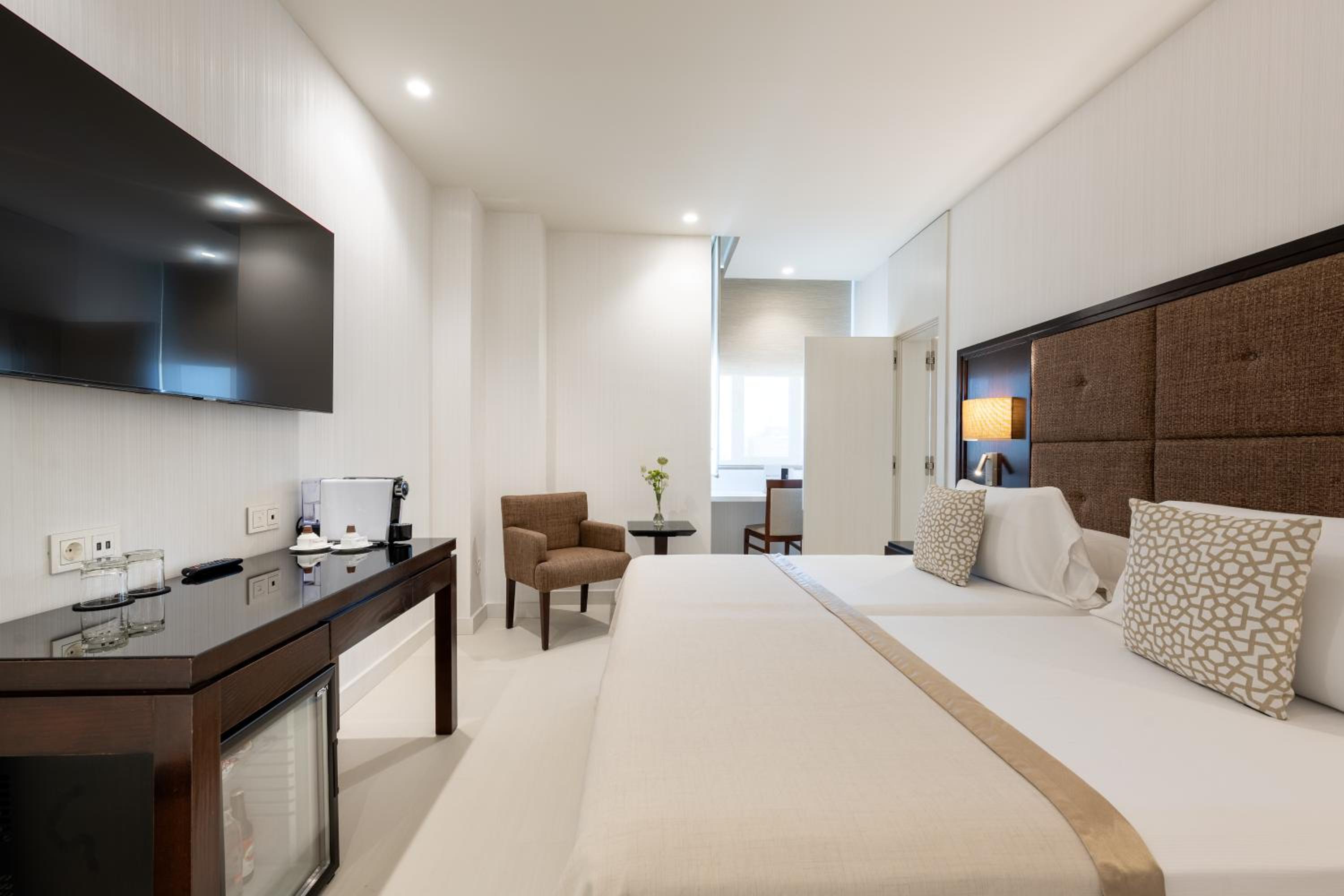 Executive Room - Photo 2