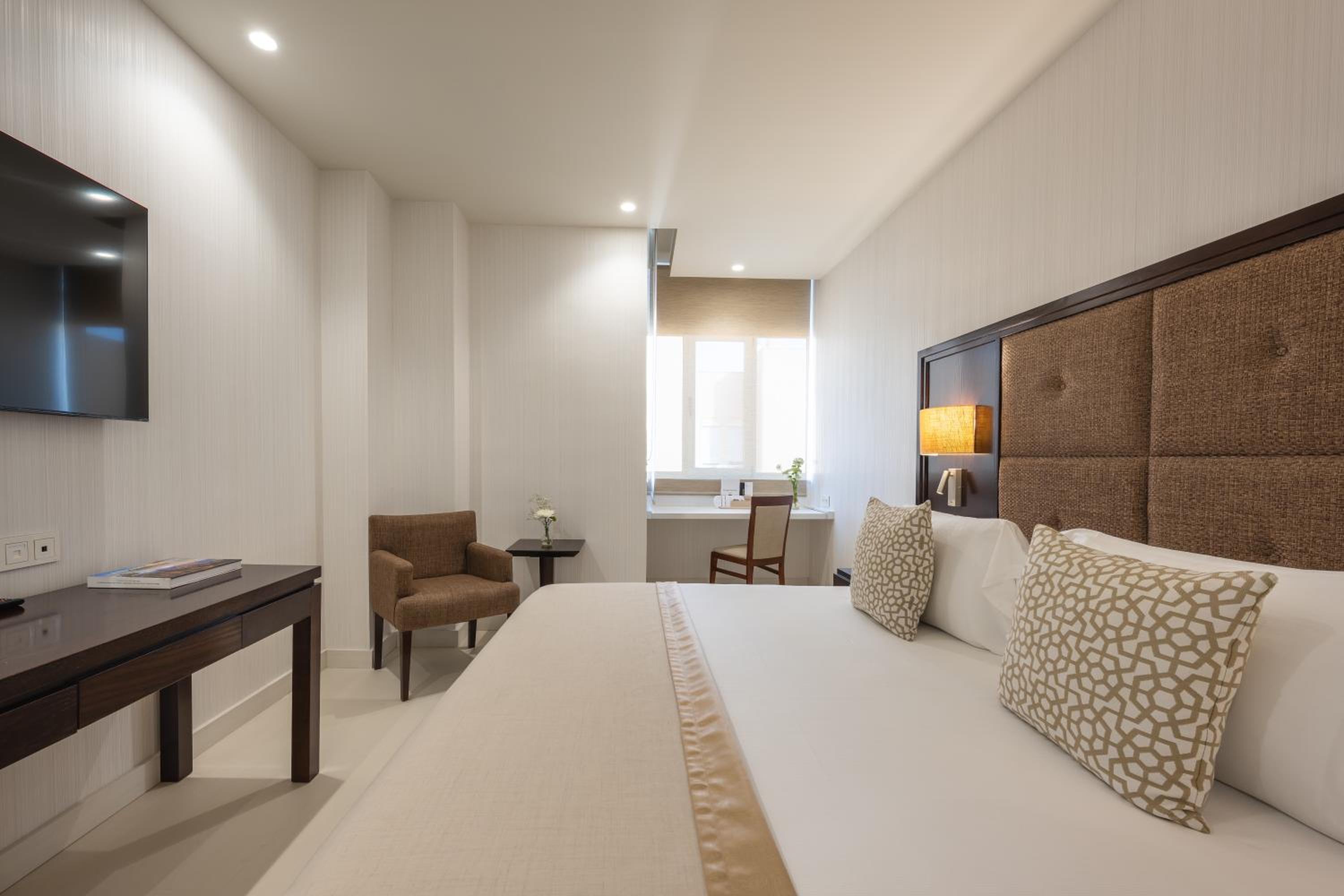 Executive Room - Photo 19
