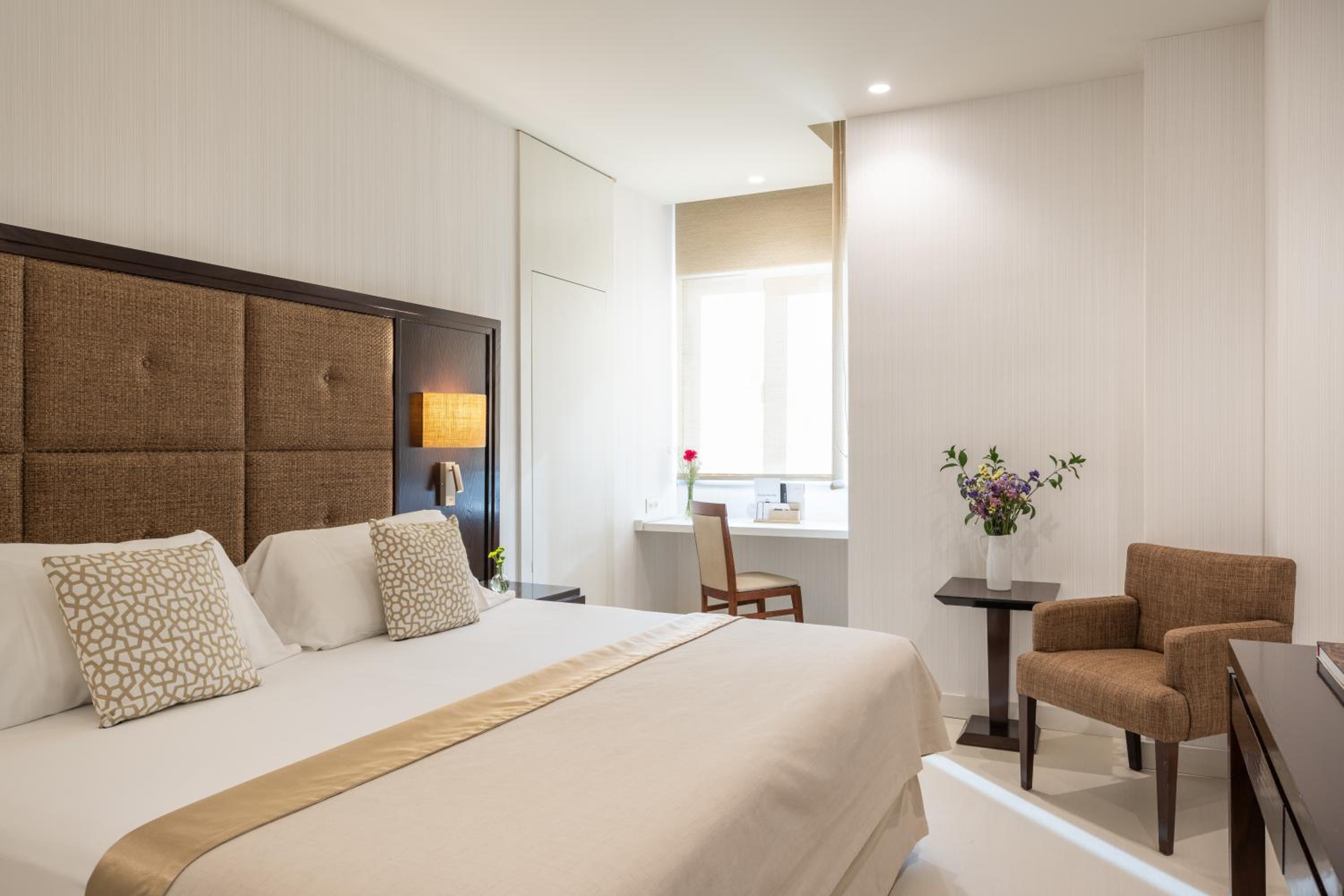 Executive Room - Photo 15