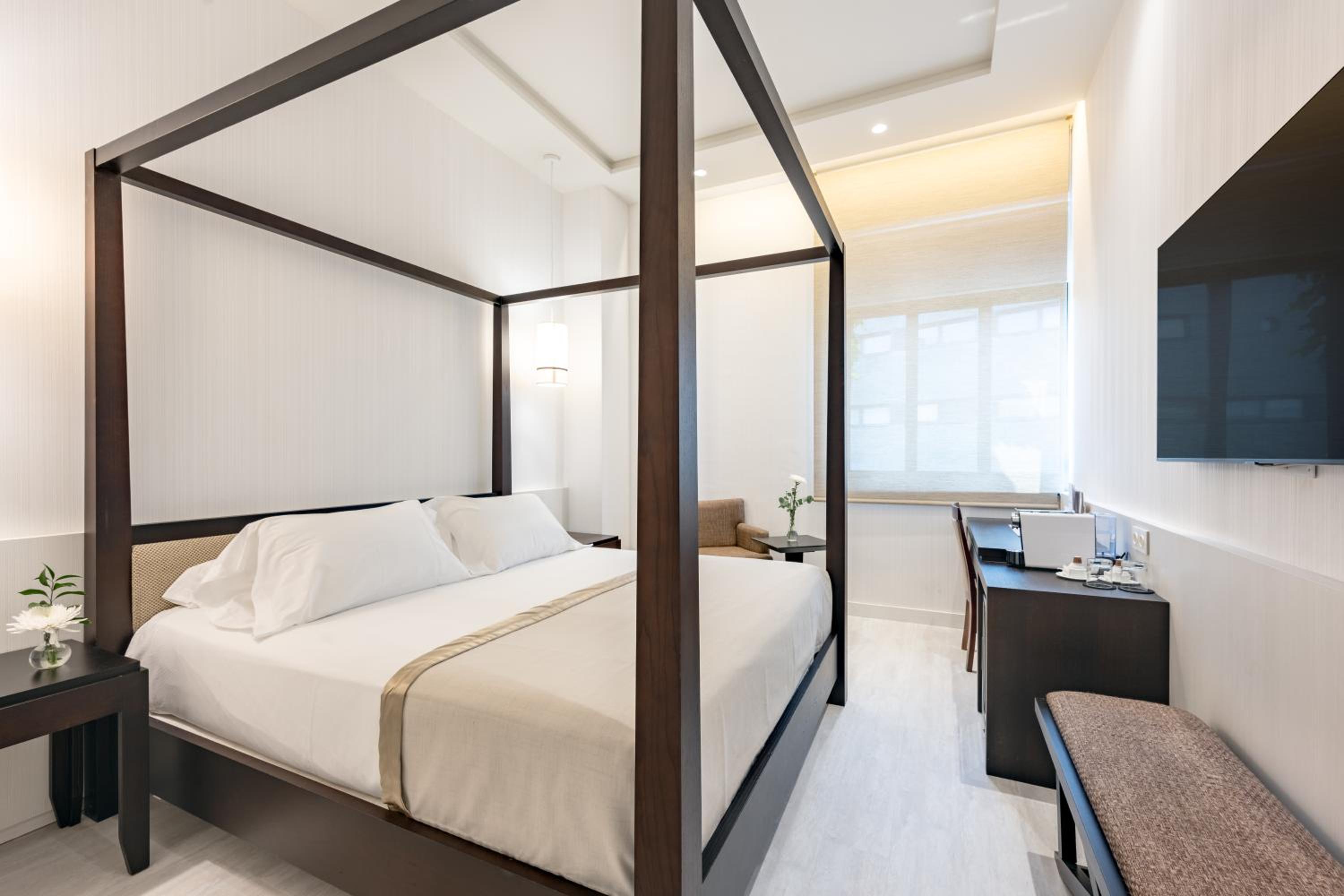 Deluxe Double Room - Photo 22