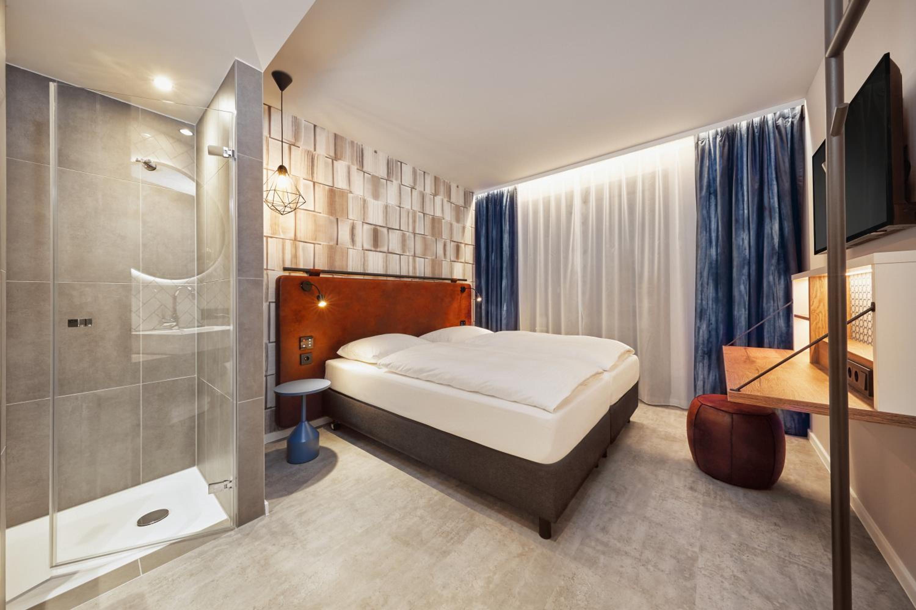 Standard Double Room - Photo 9