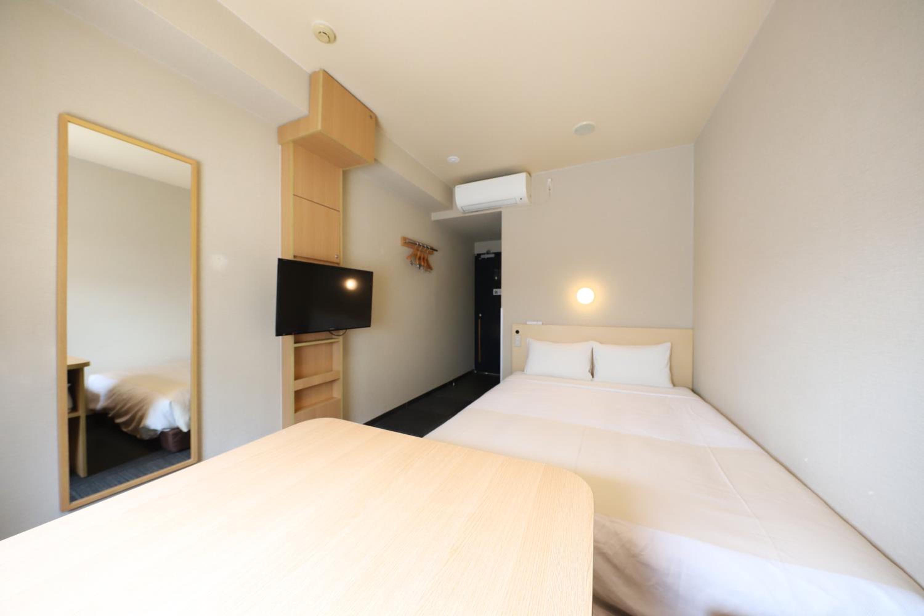 Double Room with Bench Seat - Non-Smoking - Photo 4