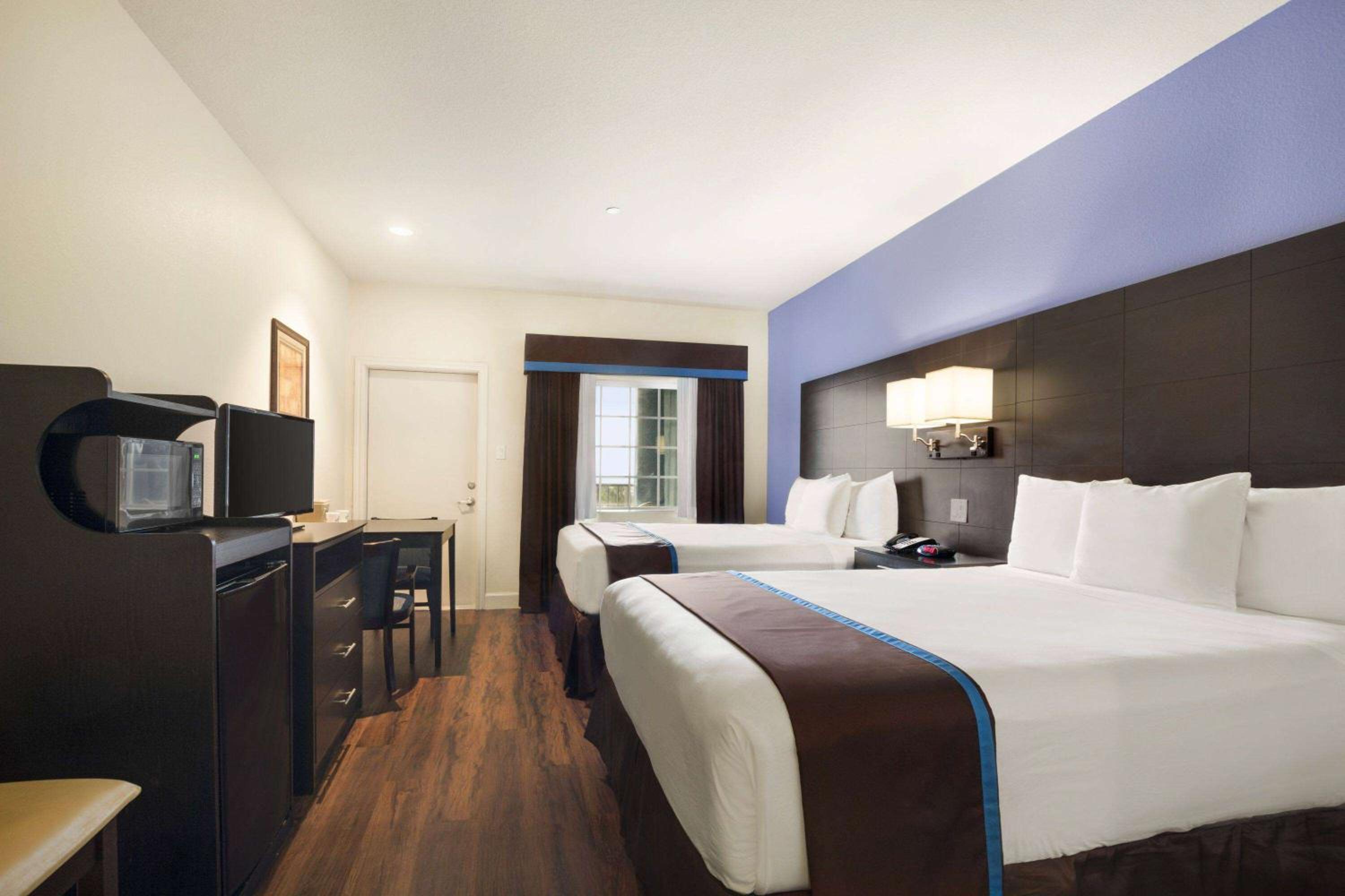 Queen Suite with Two Queen Beds and Bath Tub - Mobility/Hearing Accessible - Non-Smoking photo 3