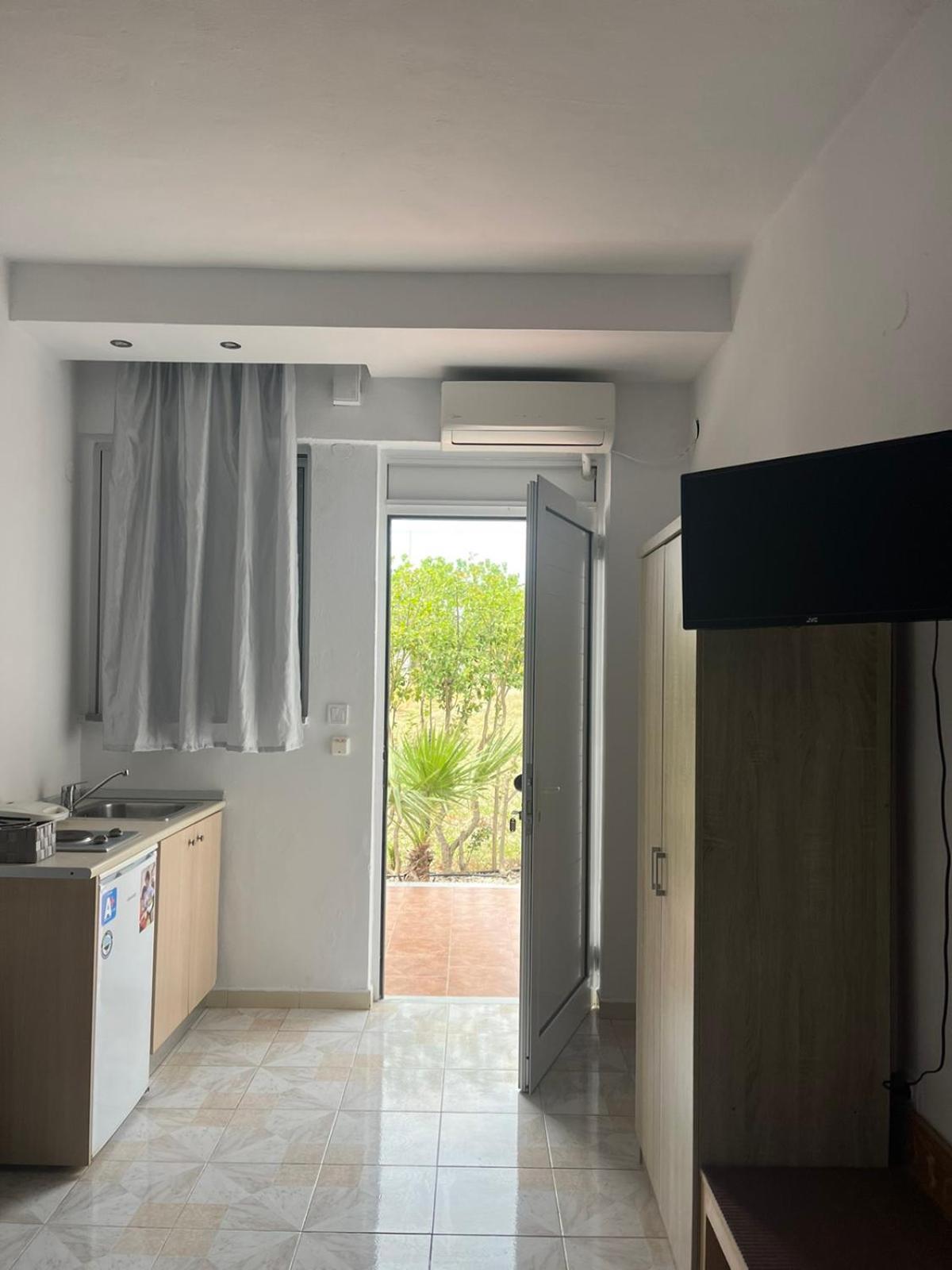 Basic Triple Room photo 2