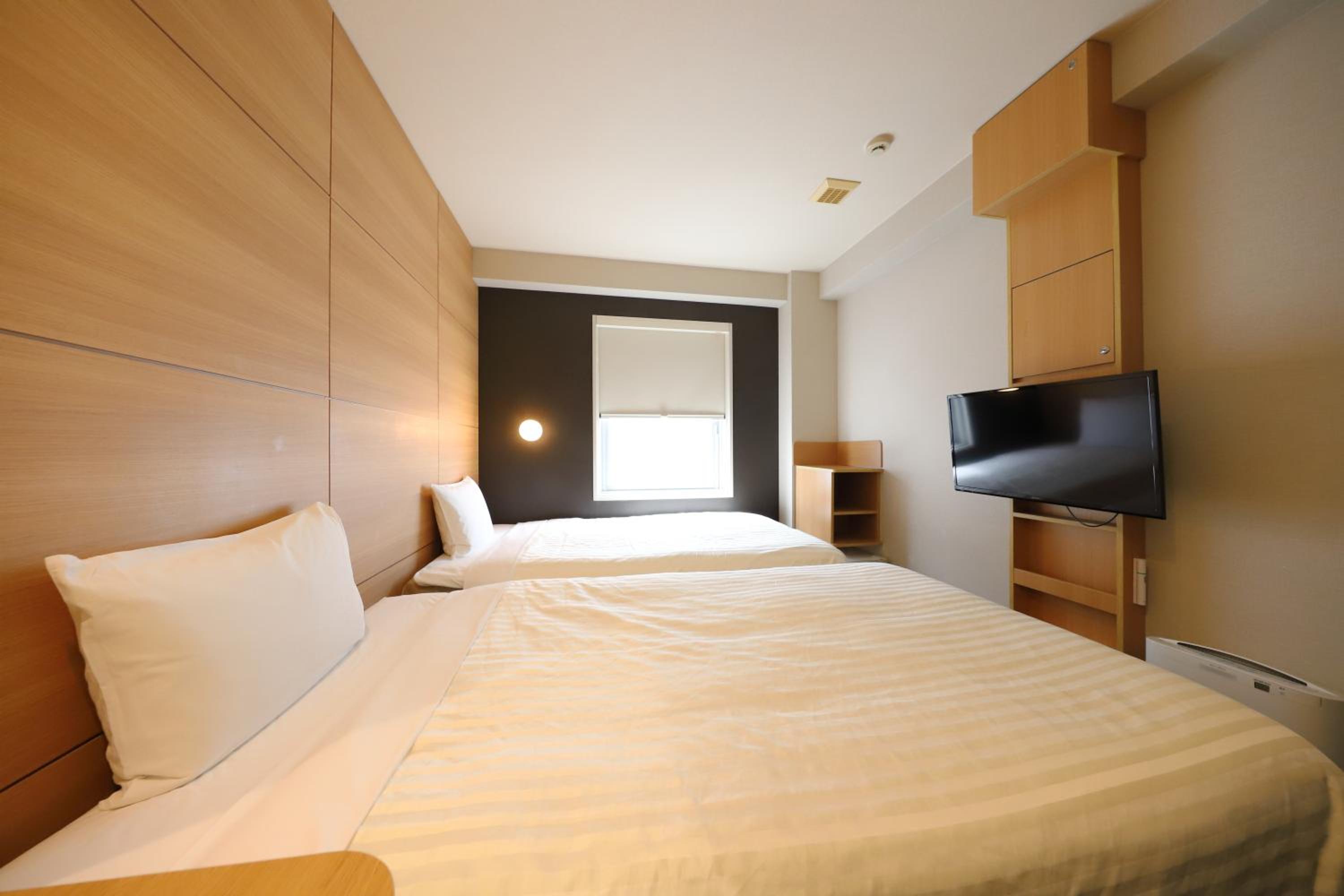 Twin Room - Non-Smoking - Photo 4