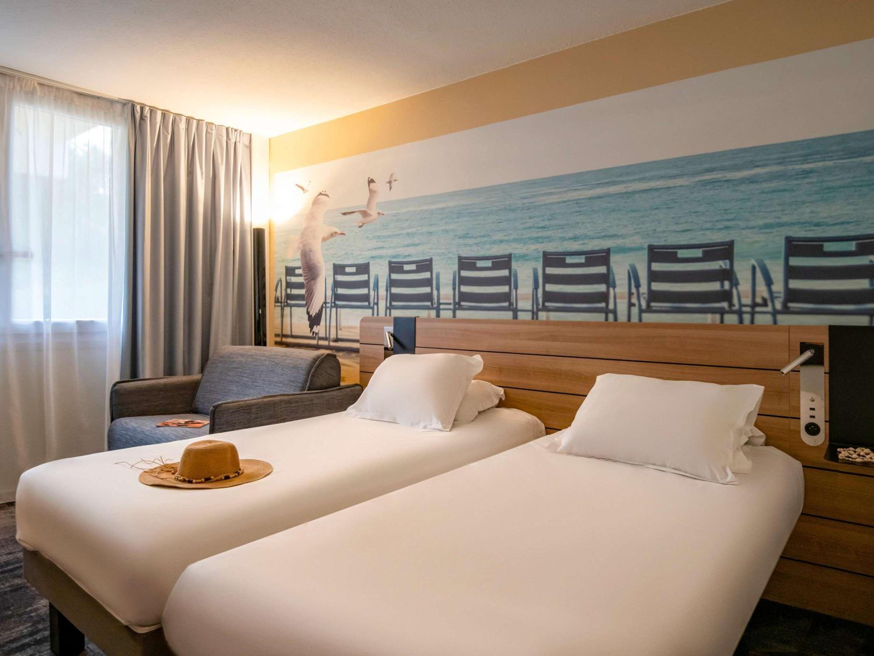 Classic Room with One Double Bed and One Single Bed - Photo 1