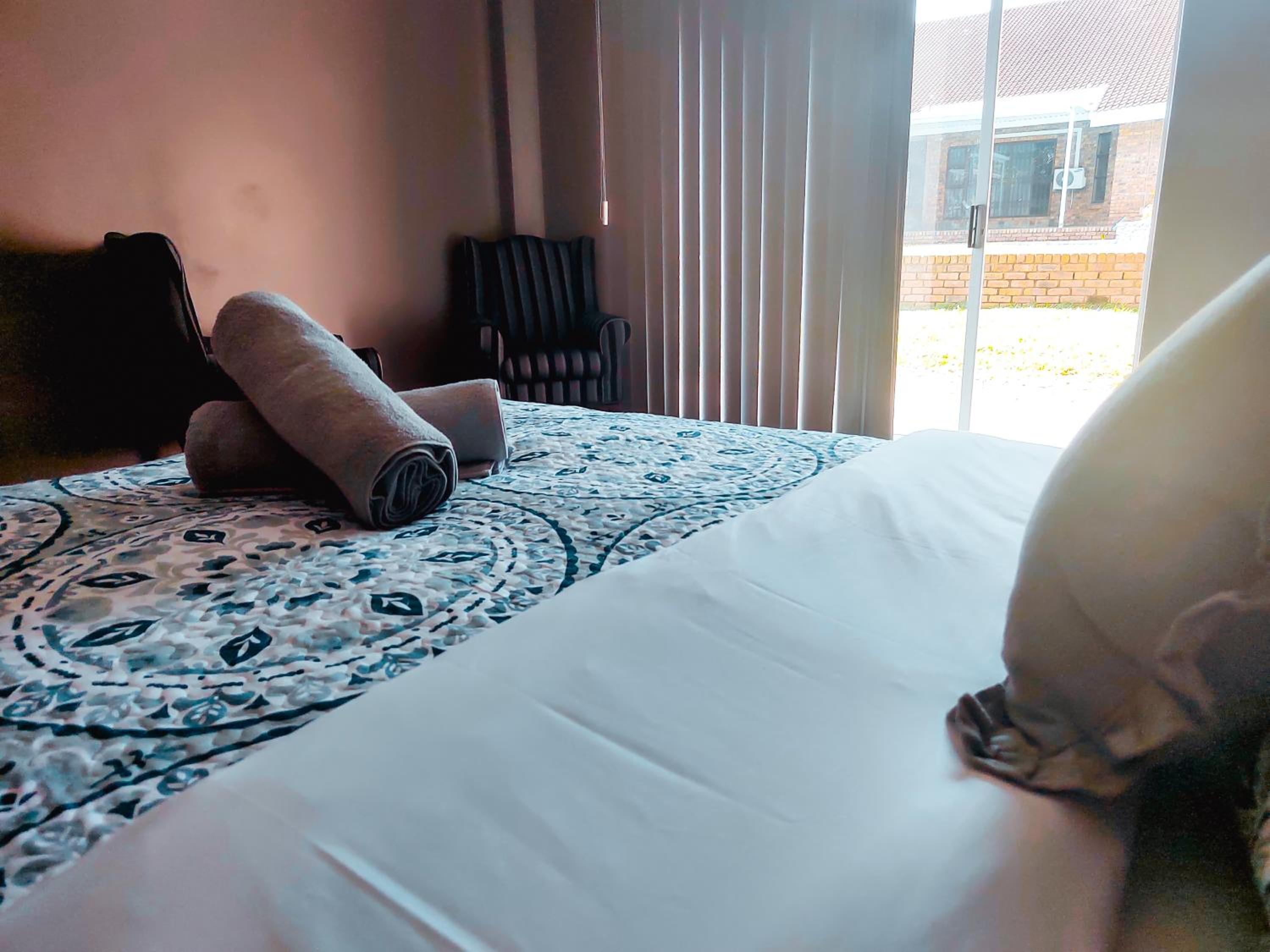 Queen Room with Pool View photo 3