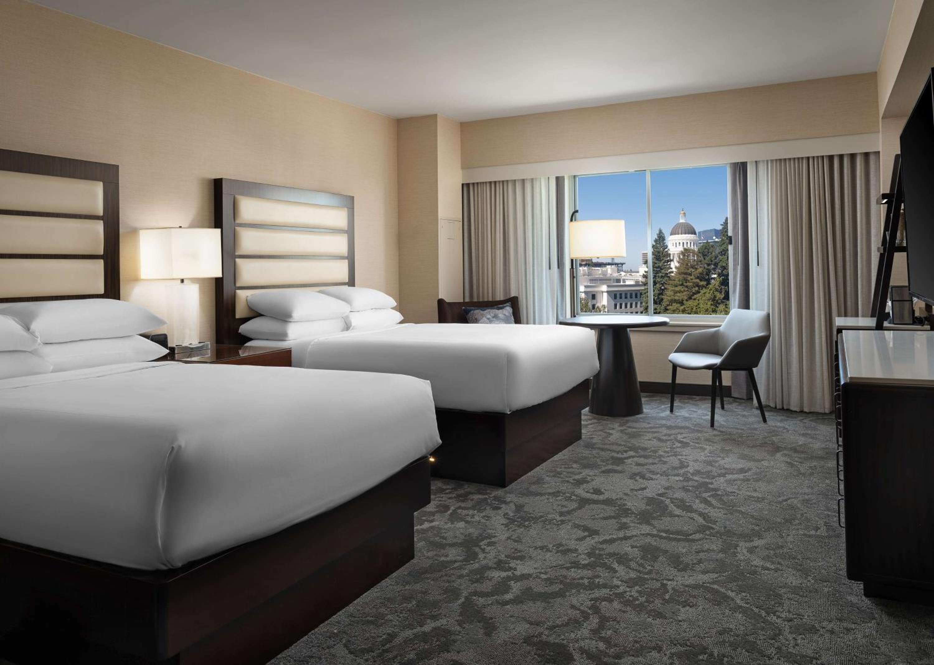 Double Room with Two Double Beds and View - Photo 1