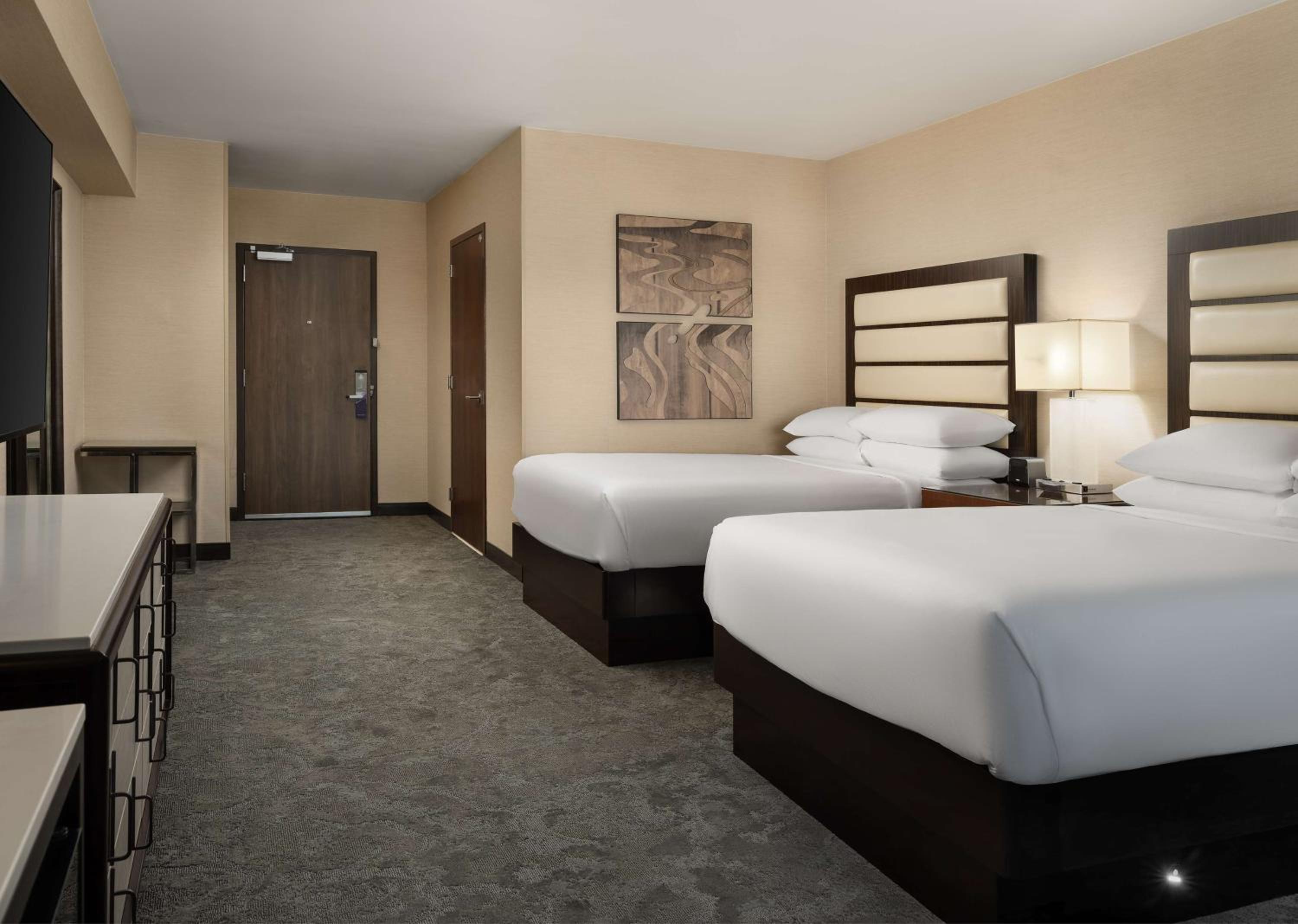 Double Room with Two Double Beds and View - Photo 3