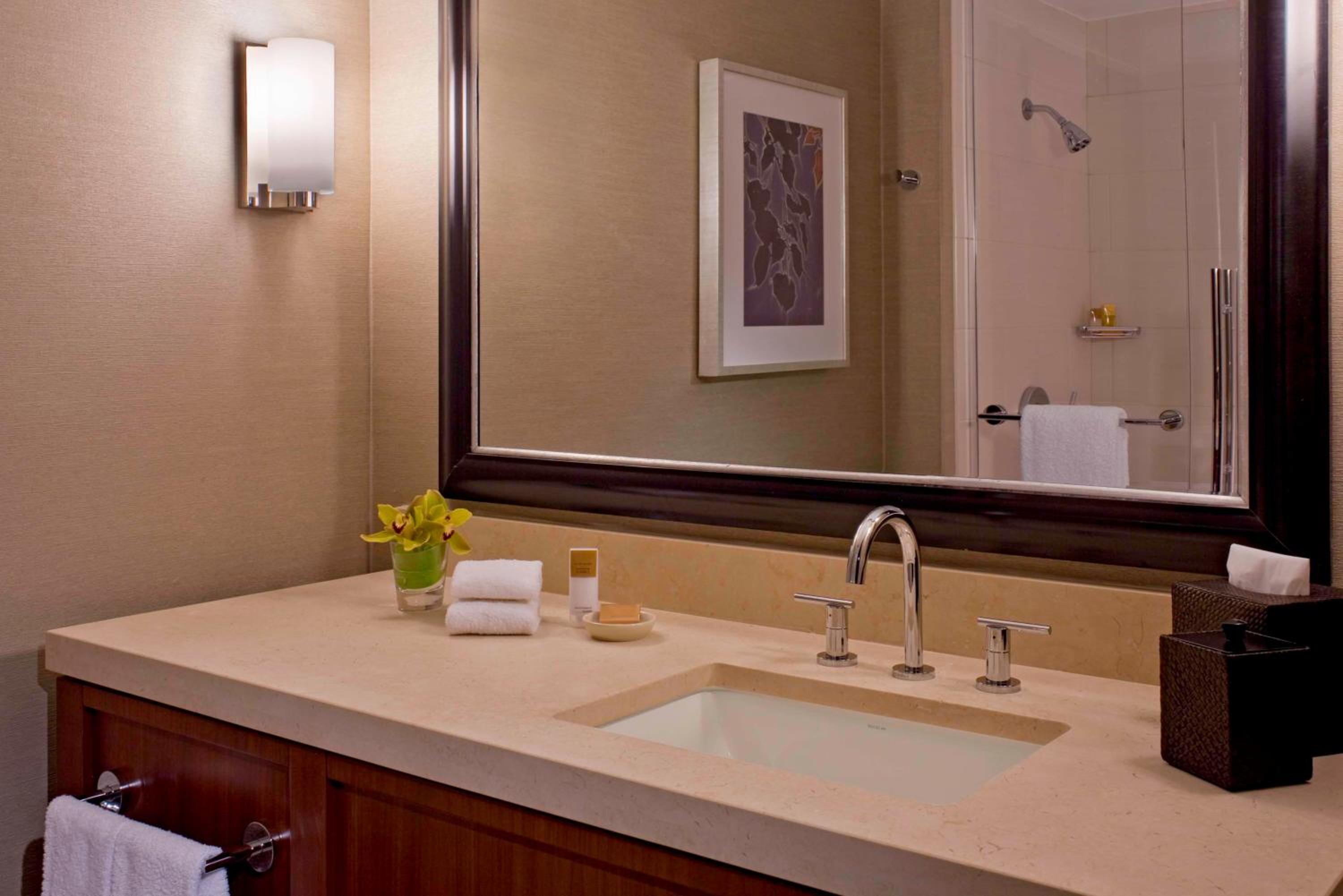 Double Room with Two Double Beds and View - Photo 4