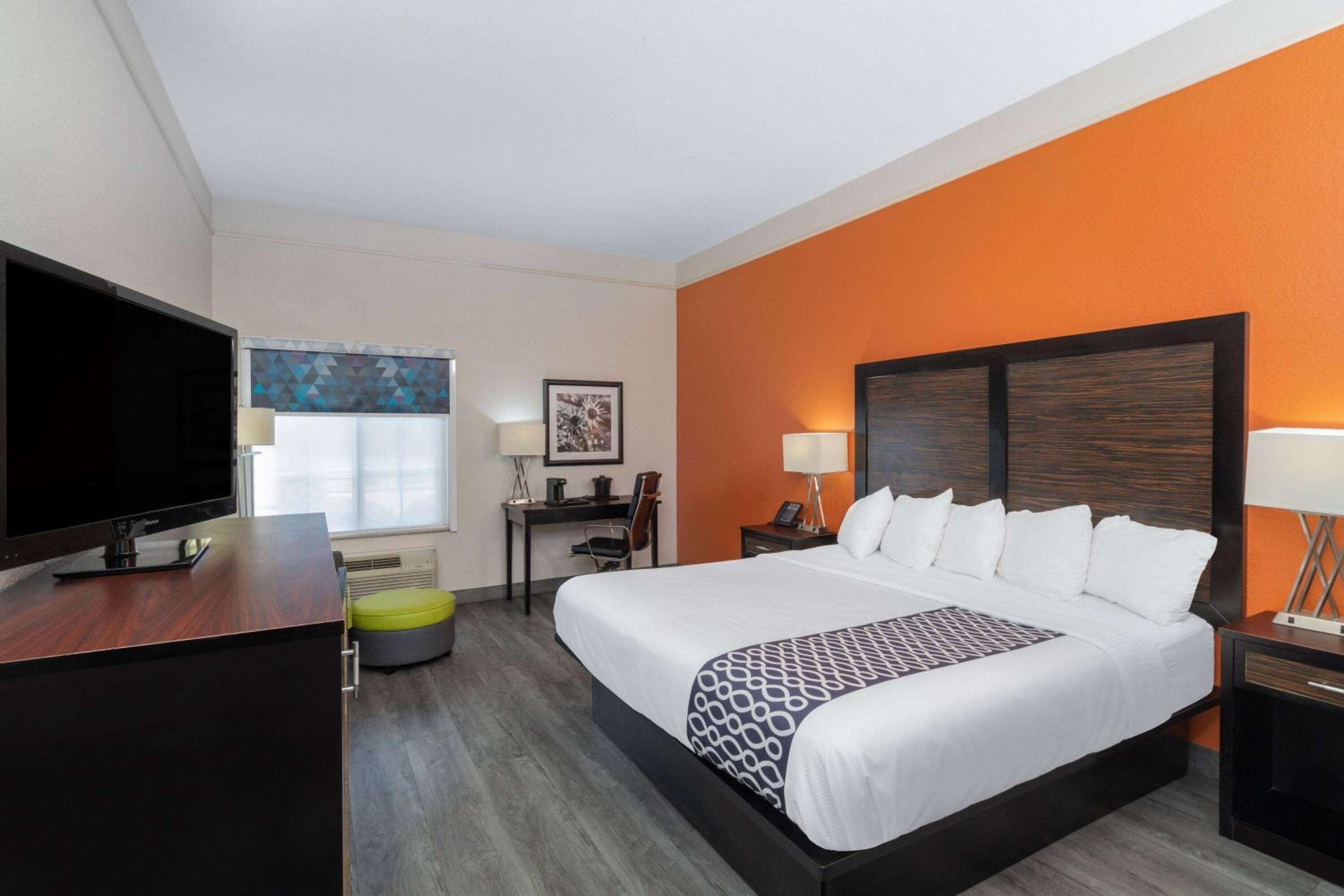 King Room with Mobility/Hearing Impaired Access - Non-Smoking - Photo 3