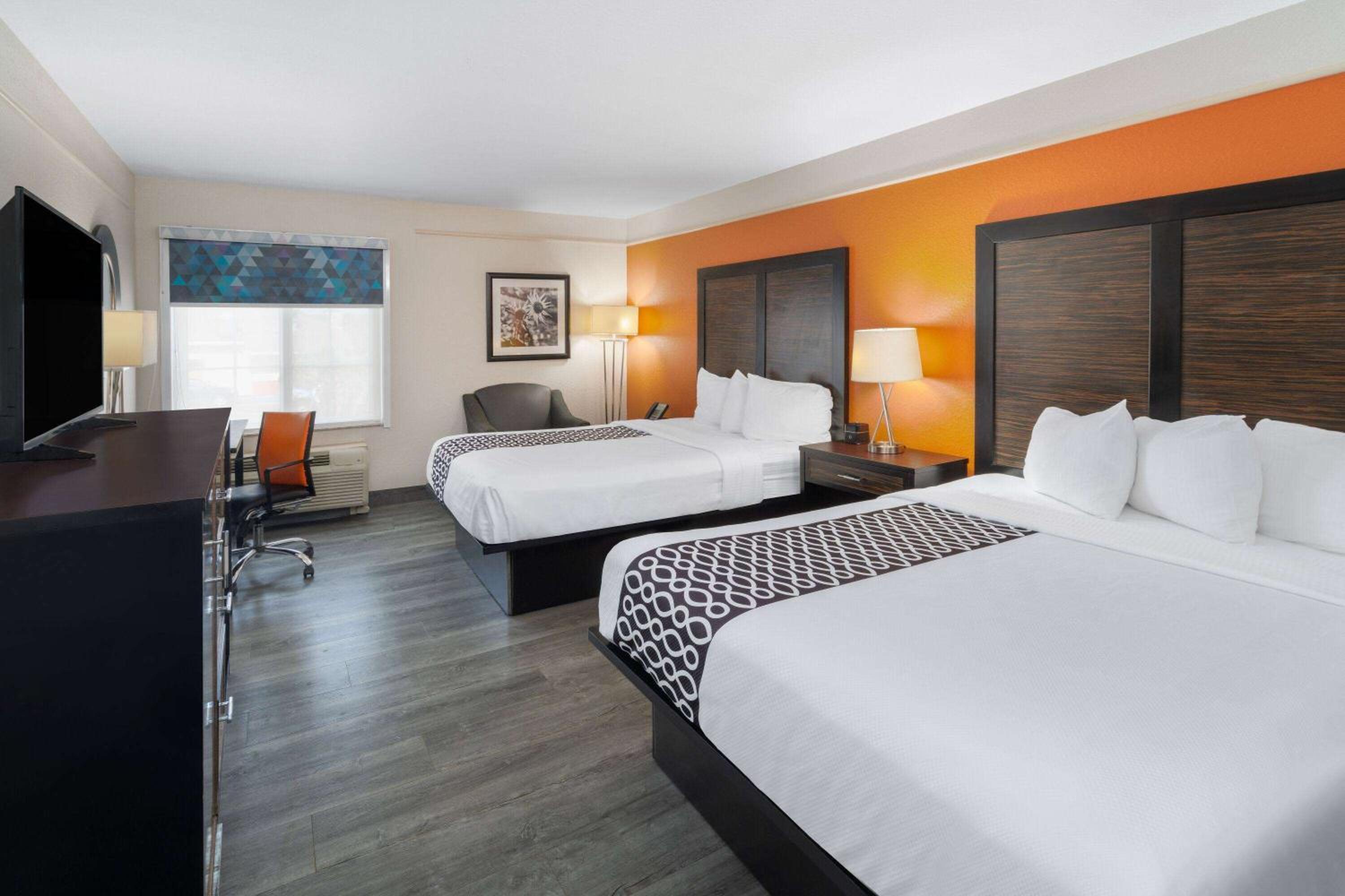 Queen Room with Two Queen Beds - Mobility Access/Non-Smoking - Photo 2