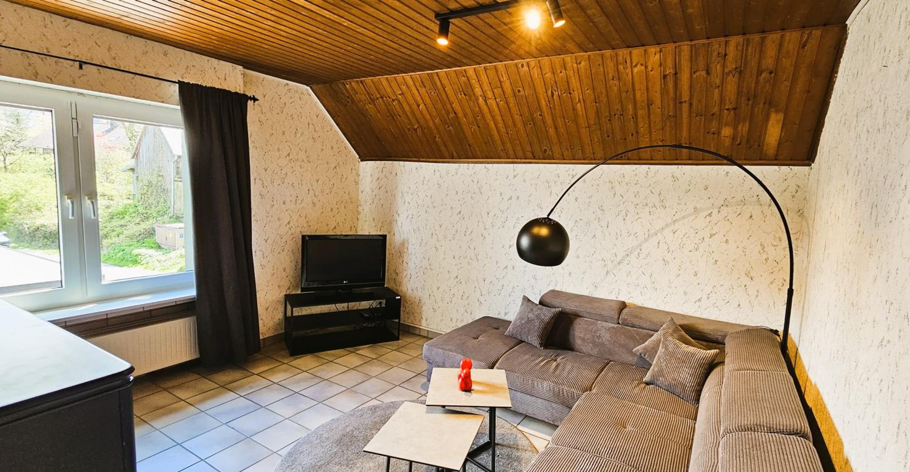 Deluxe One-Bedroom Apartment photo 2