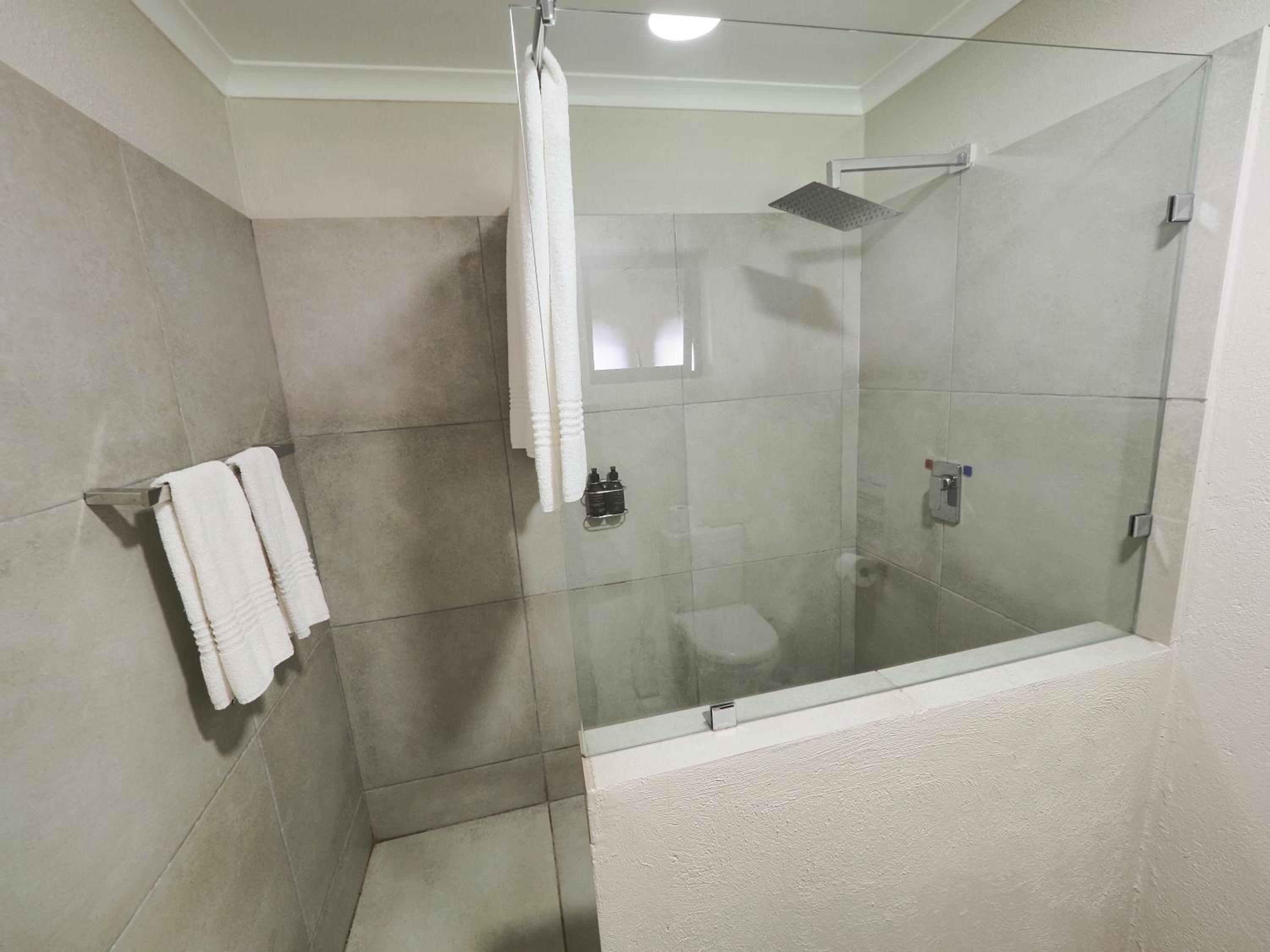 Standard Double or Twin Room - Photo 4