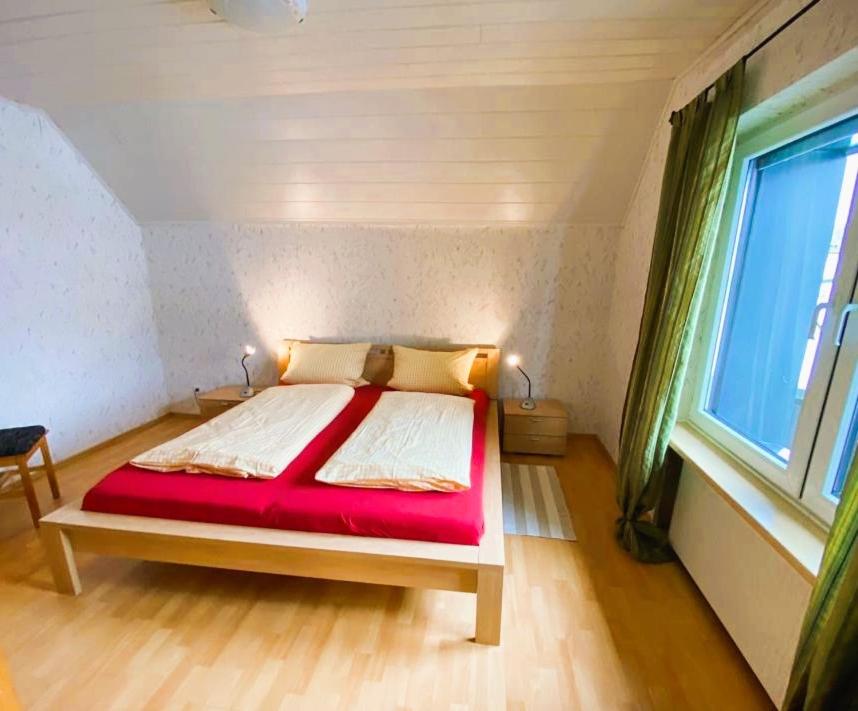 Deluxe One-Bedroom Apartment photo 1